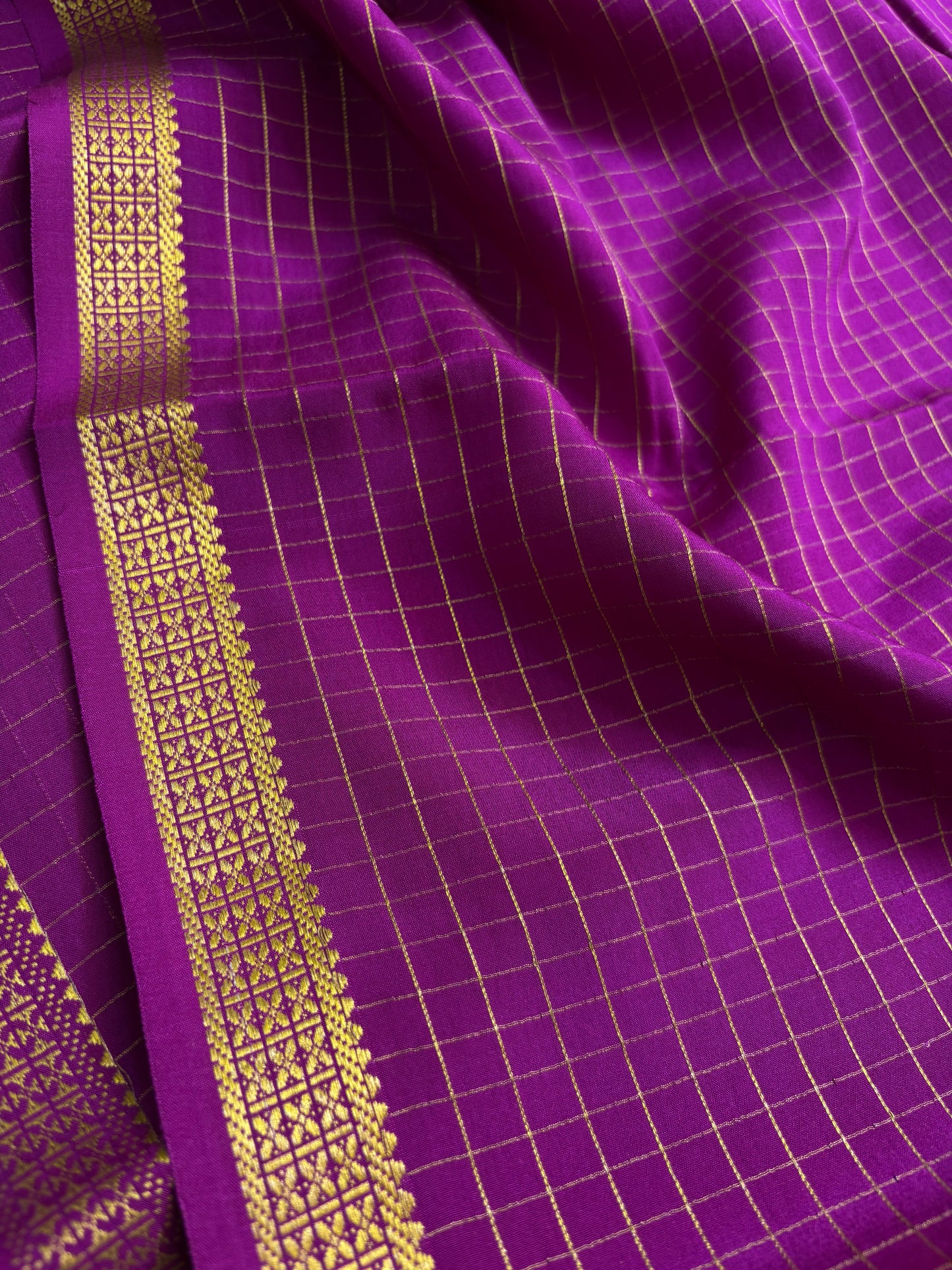 Pavani : Solid Magenta