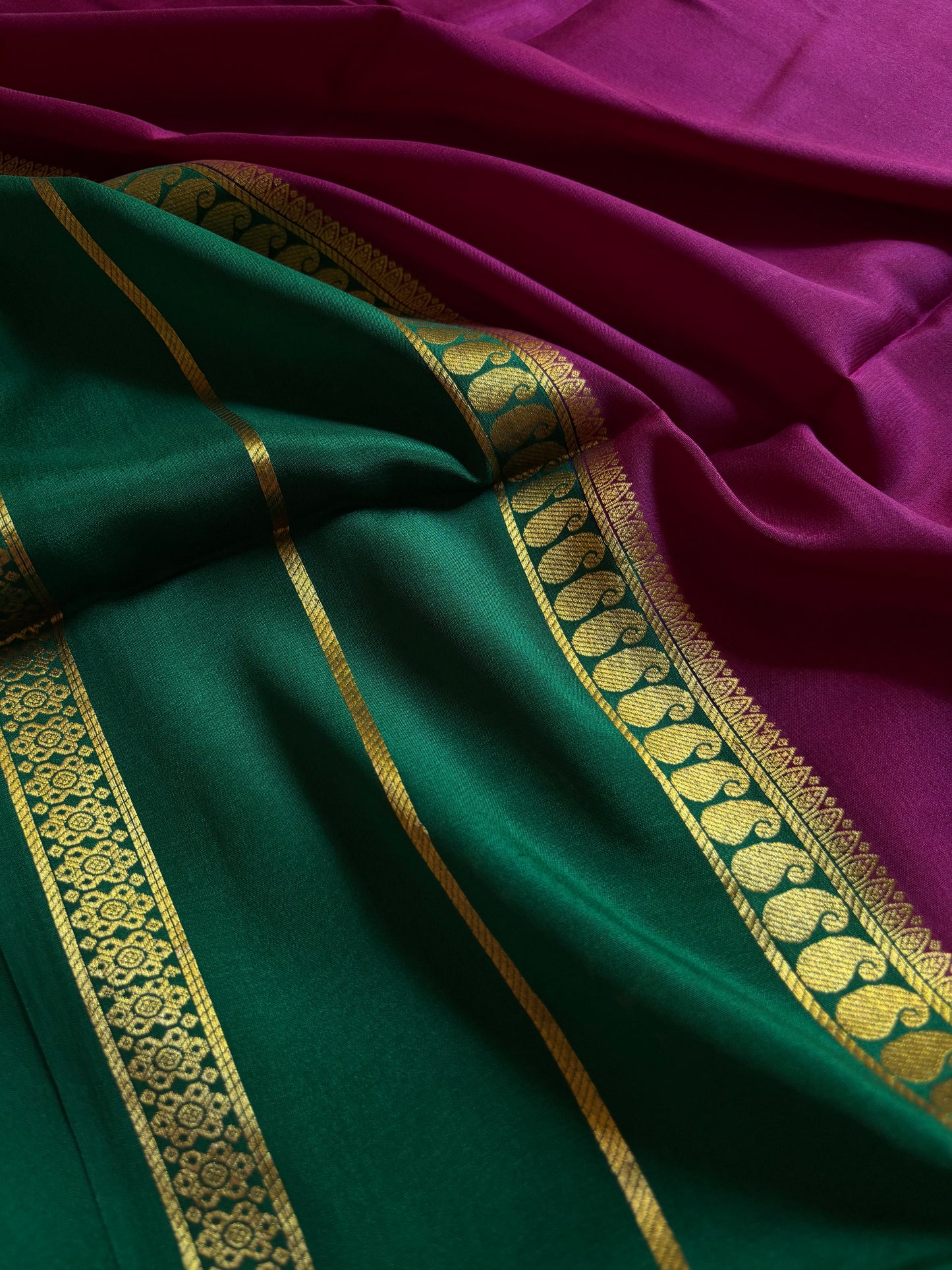 Malini (2D) : Deep magenta-bottle green