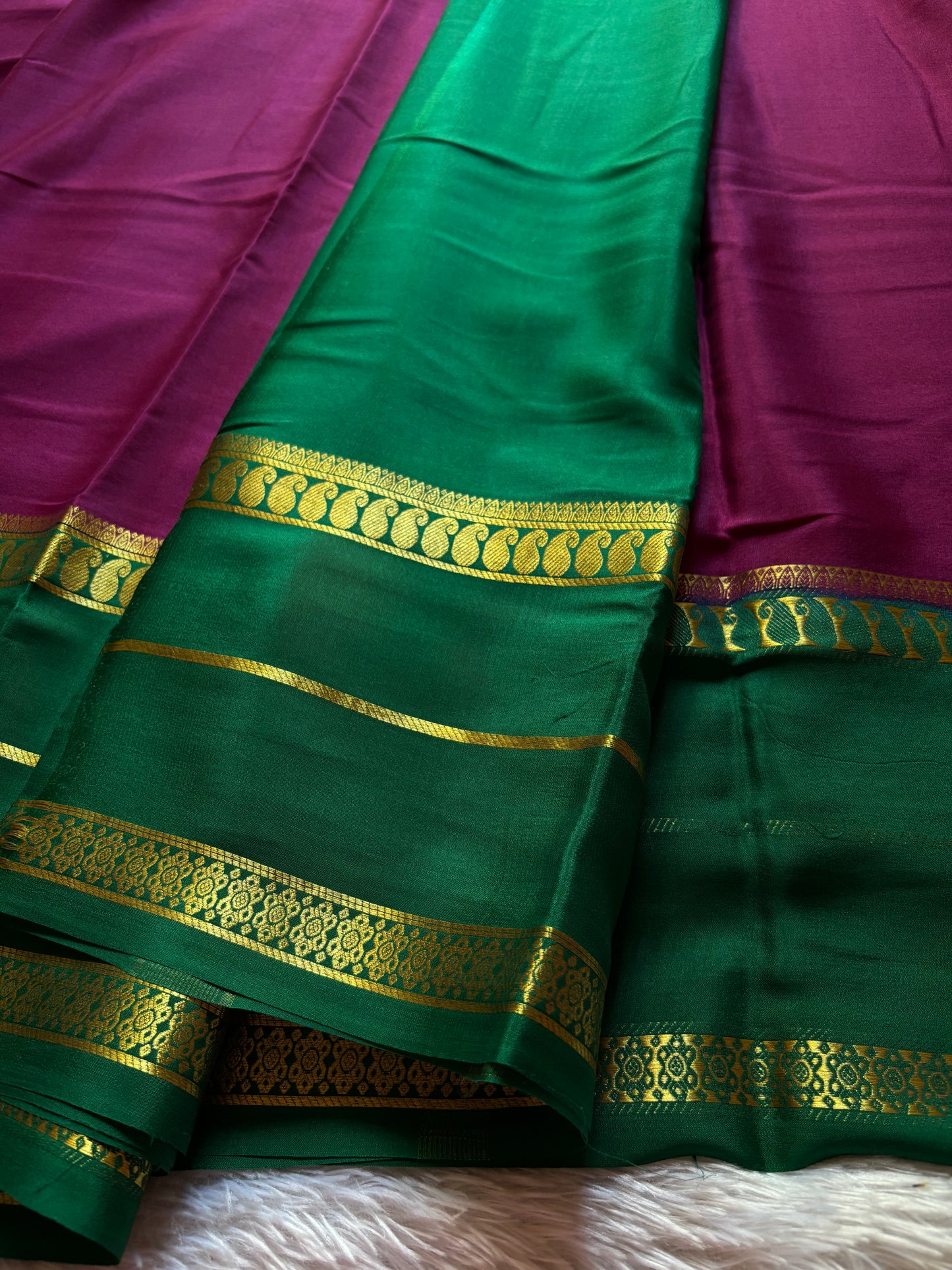 Malini (2D) : Deep magenta-bottle green