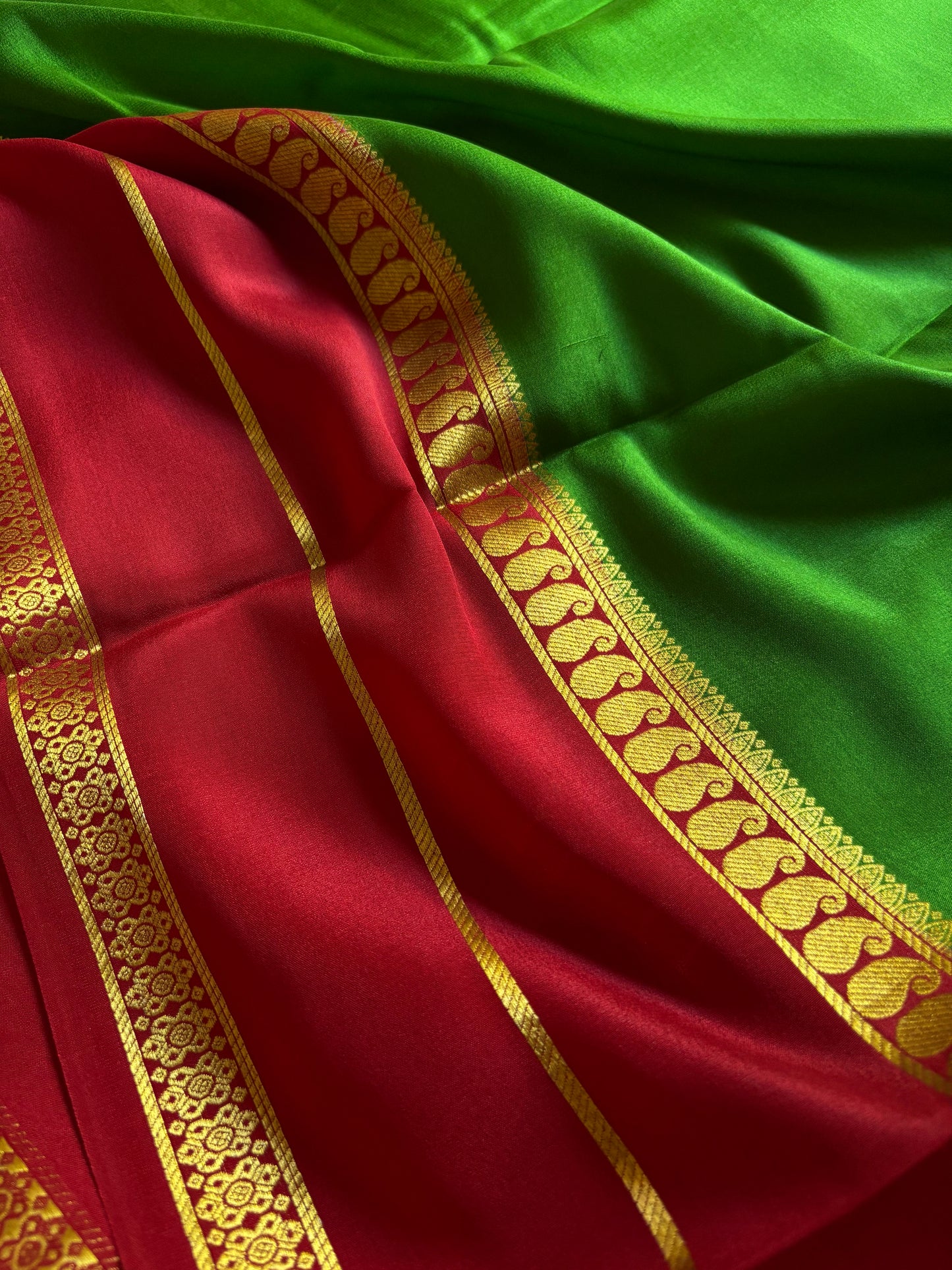 Malini (2D) : Parrot green-red