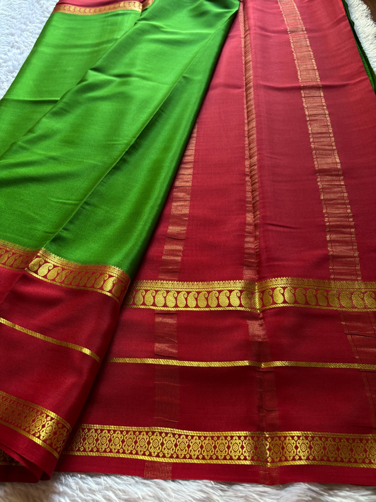 Malini (2D) : Parrot green-red