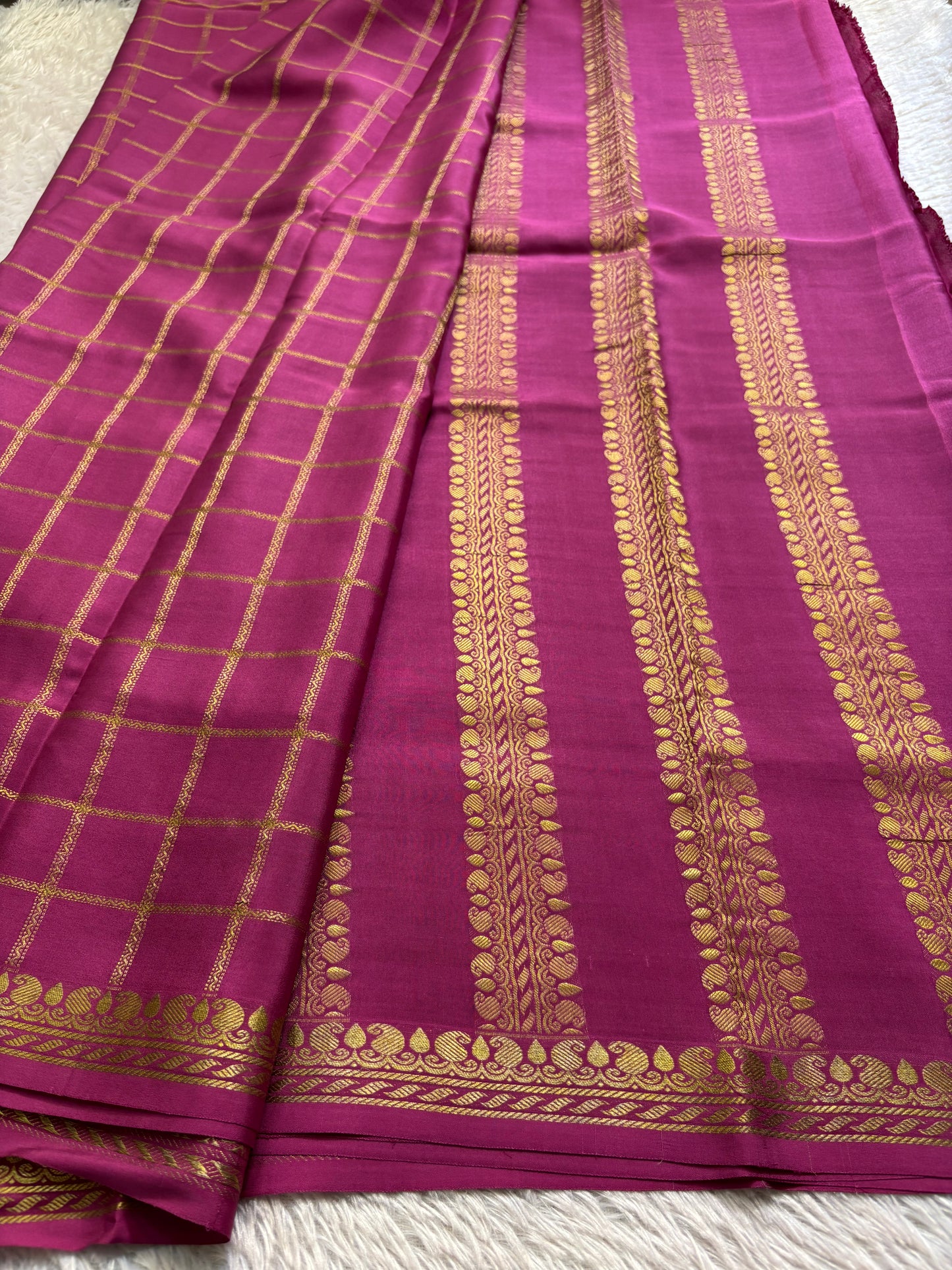 Chaya : Solid Magenta pink