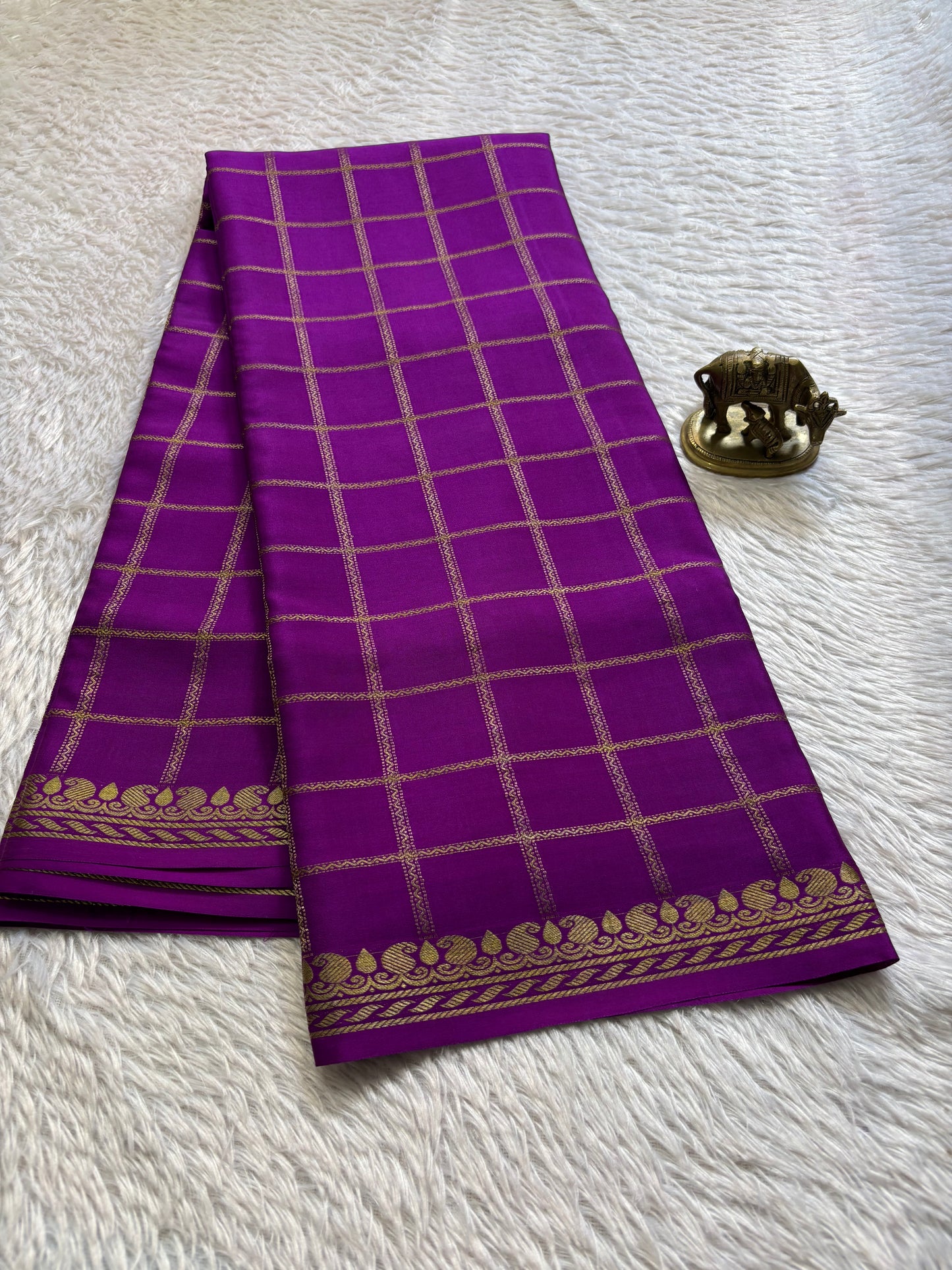 Chaya : Solid Dark magenta