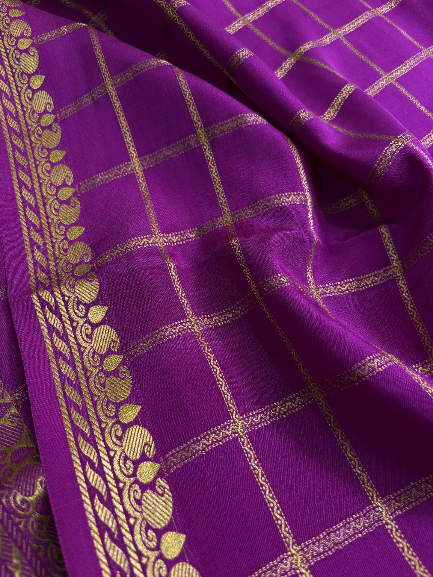 Chaya : Solid Dark magenta