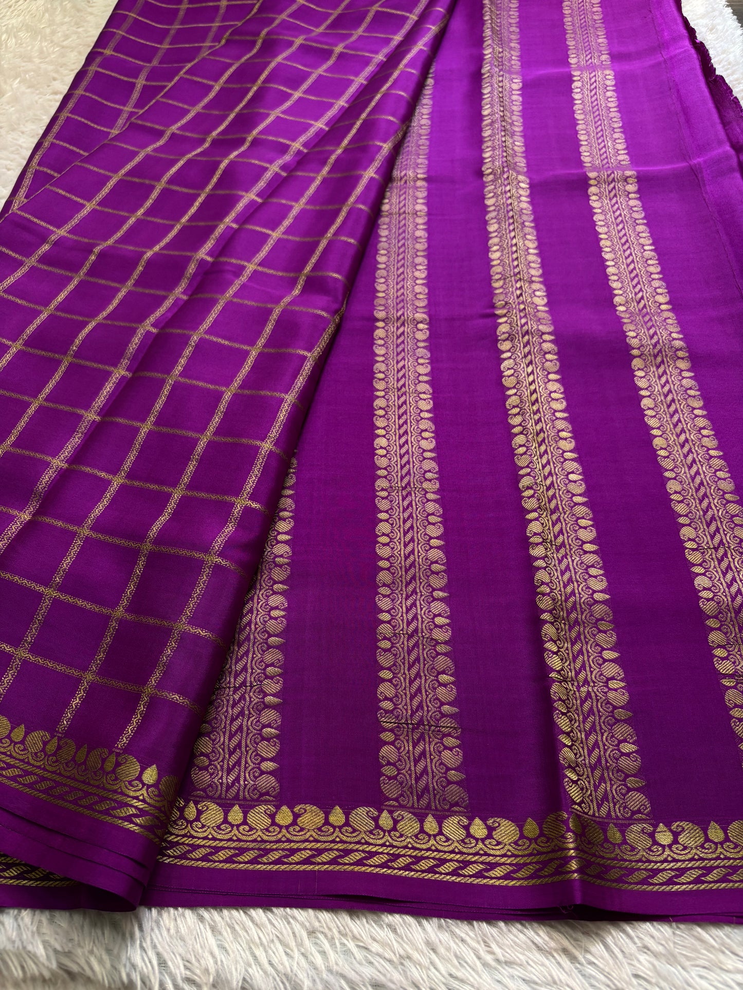 Chaya : Solid Dark magenta