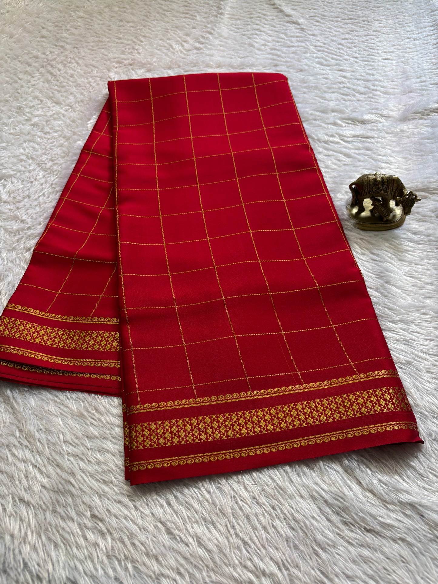Madhavi : Solid Red