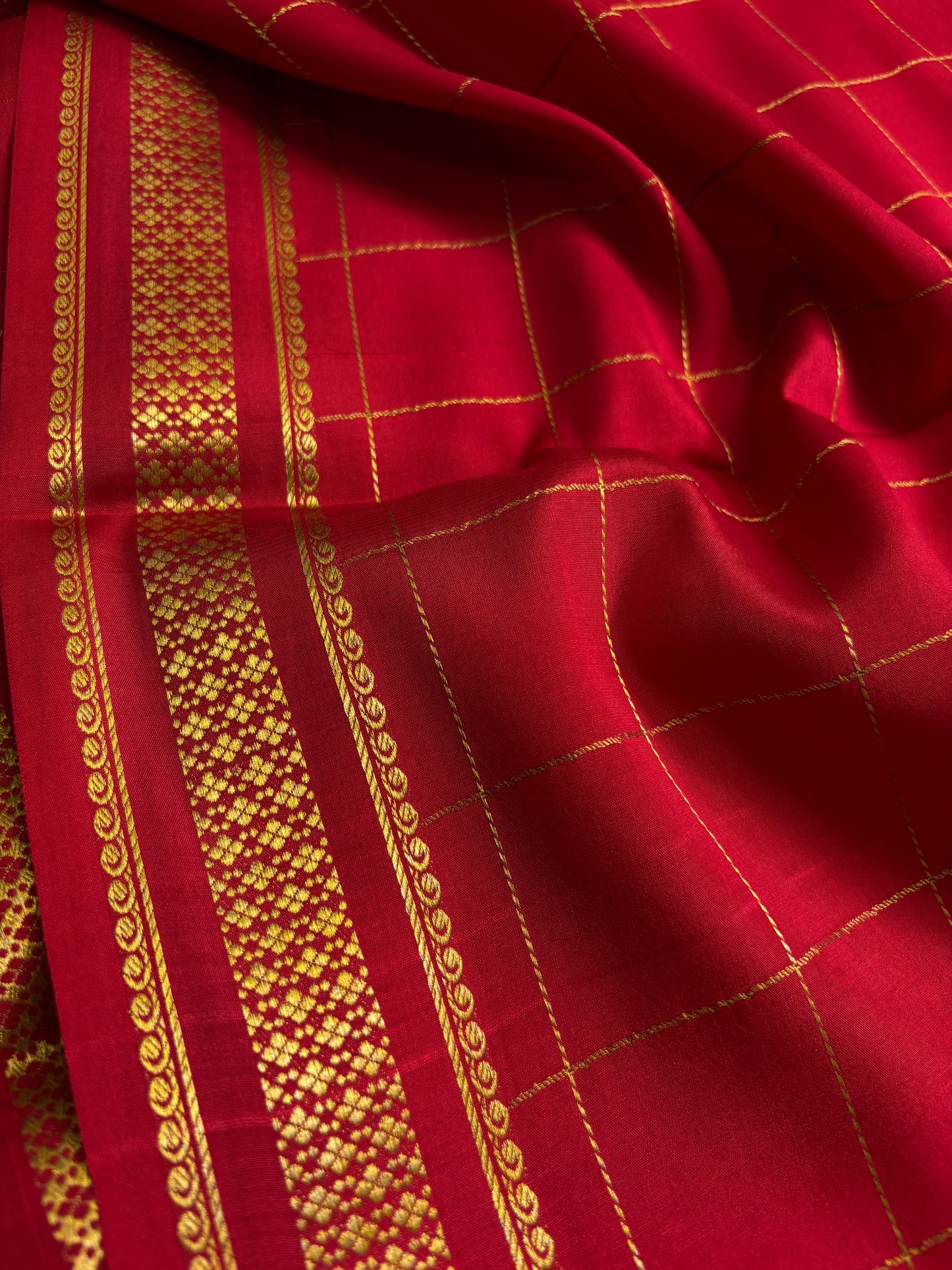 Madhavi : Solid Red