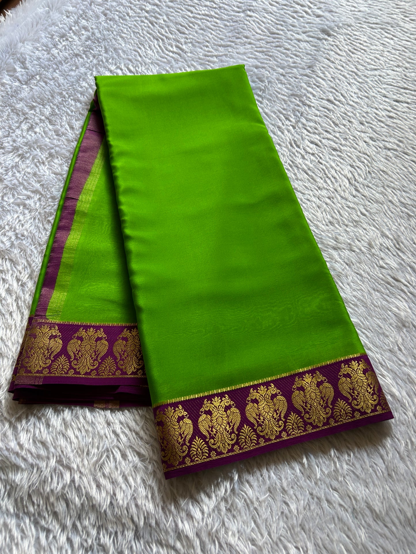 Veera (2D) : Parrot green-magenta
