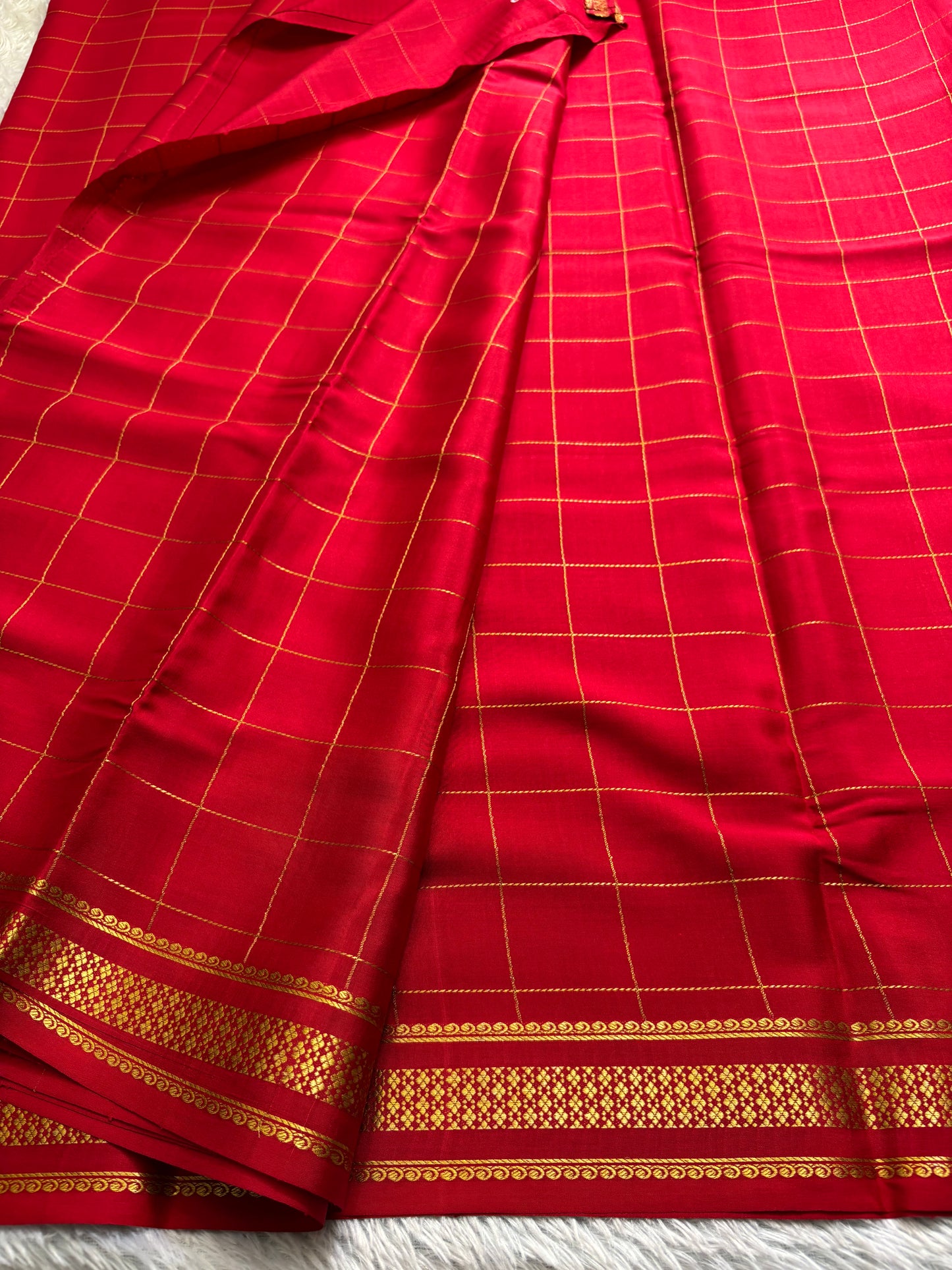 Madhavi : Solid Red