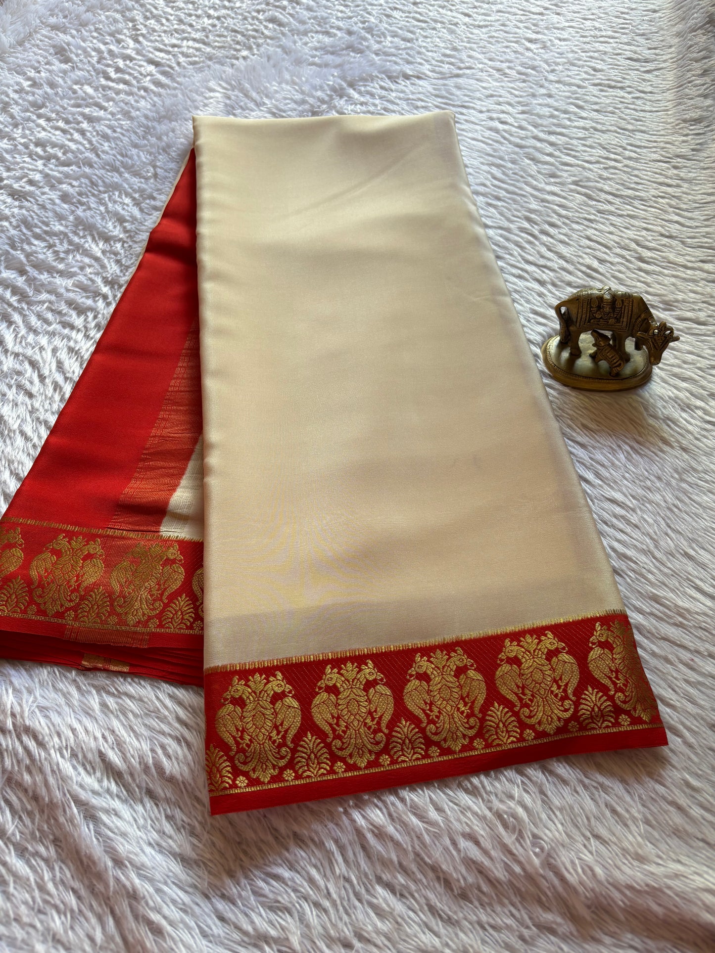 Veera (2D) : Off white-red