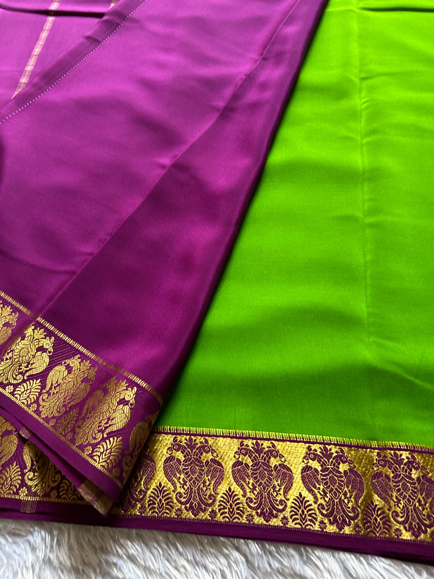 Veera (2D) : Parrot green-magenta