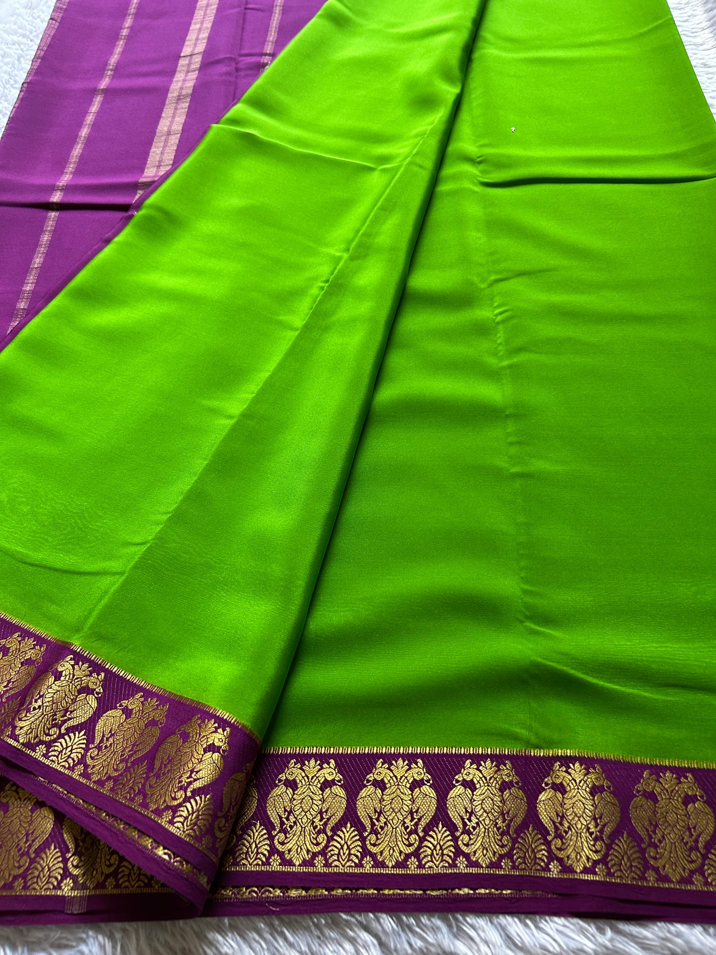 Veera (2D) : Parrot green-magenta