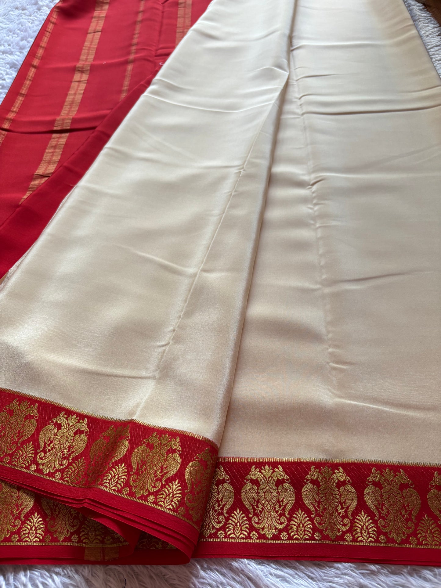 Veera (2D) : Off white-red