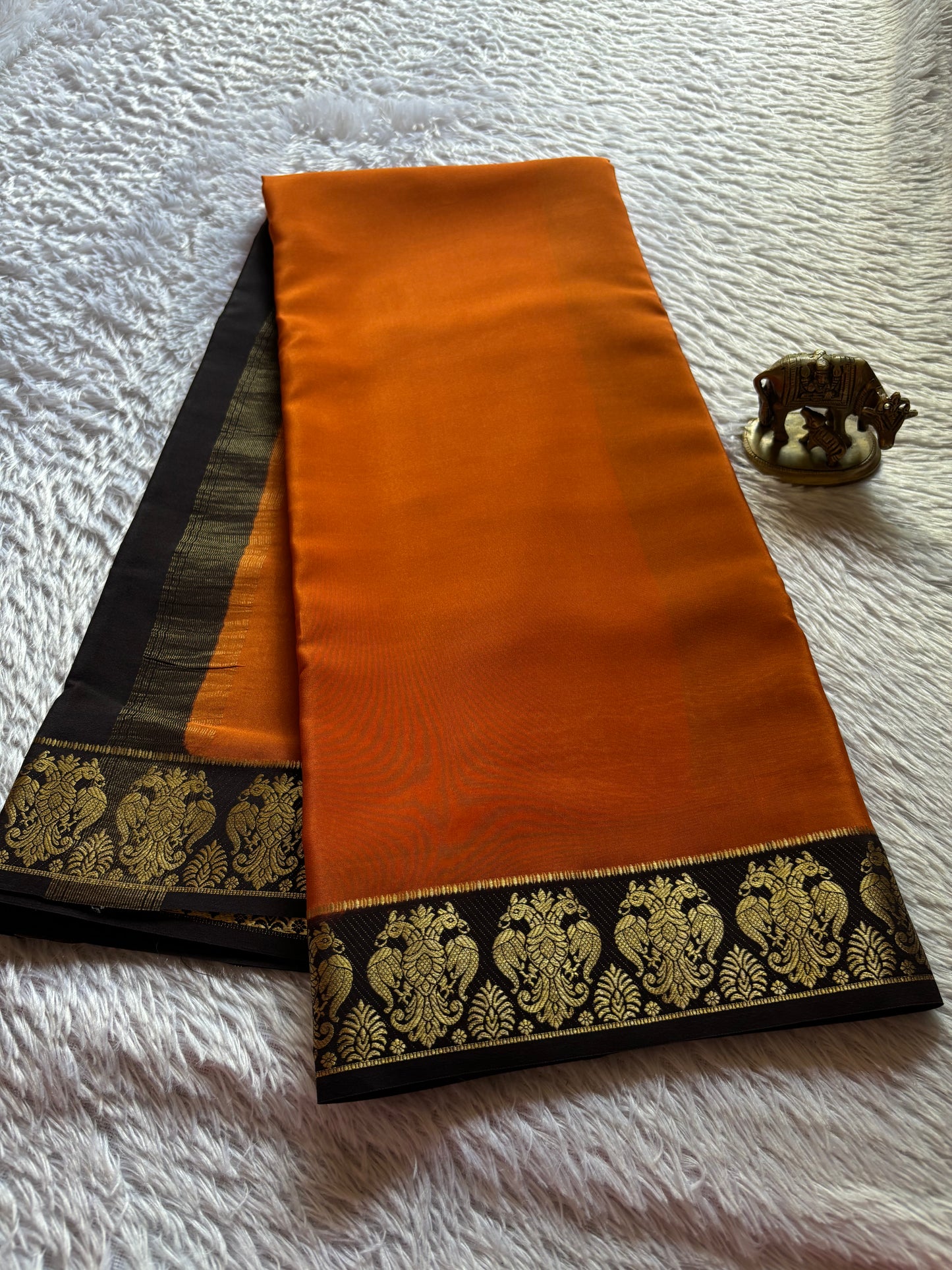 Veera (2D) : Rust orange-black