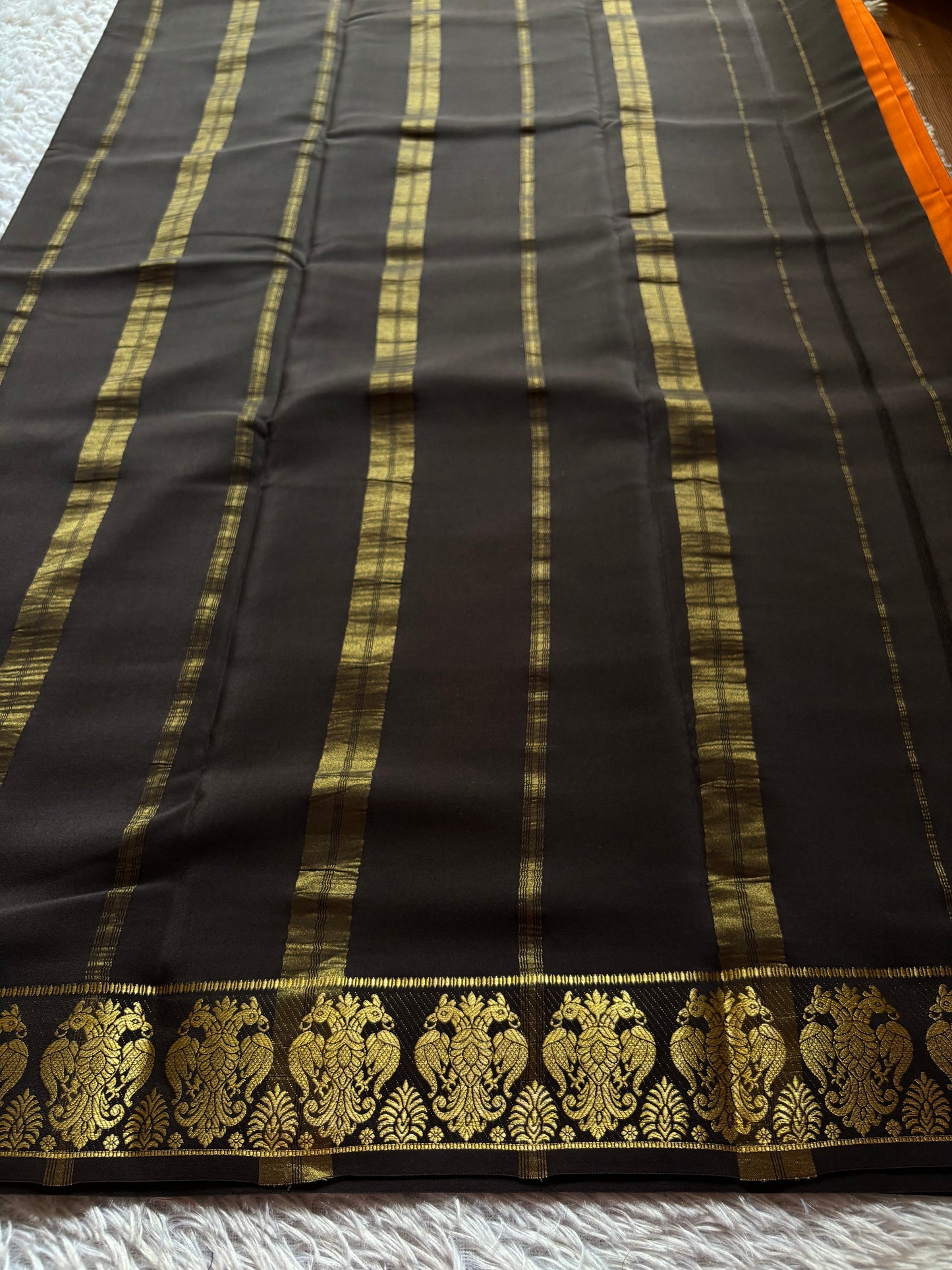 Veera (2D) : Rust orange-black