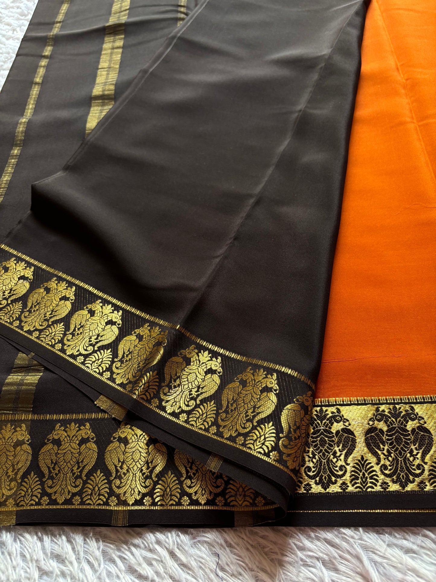 Veera (2D) : Rust orange-black