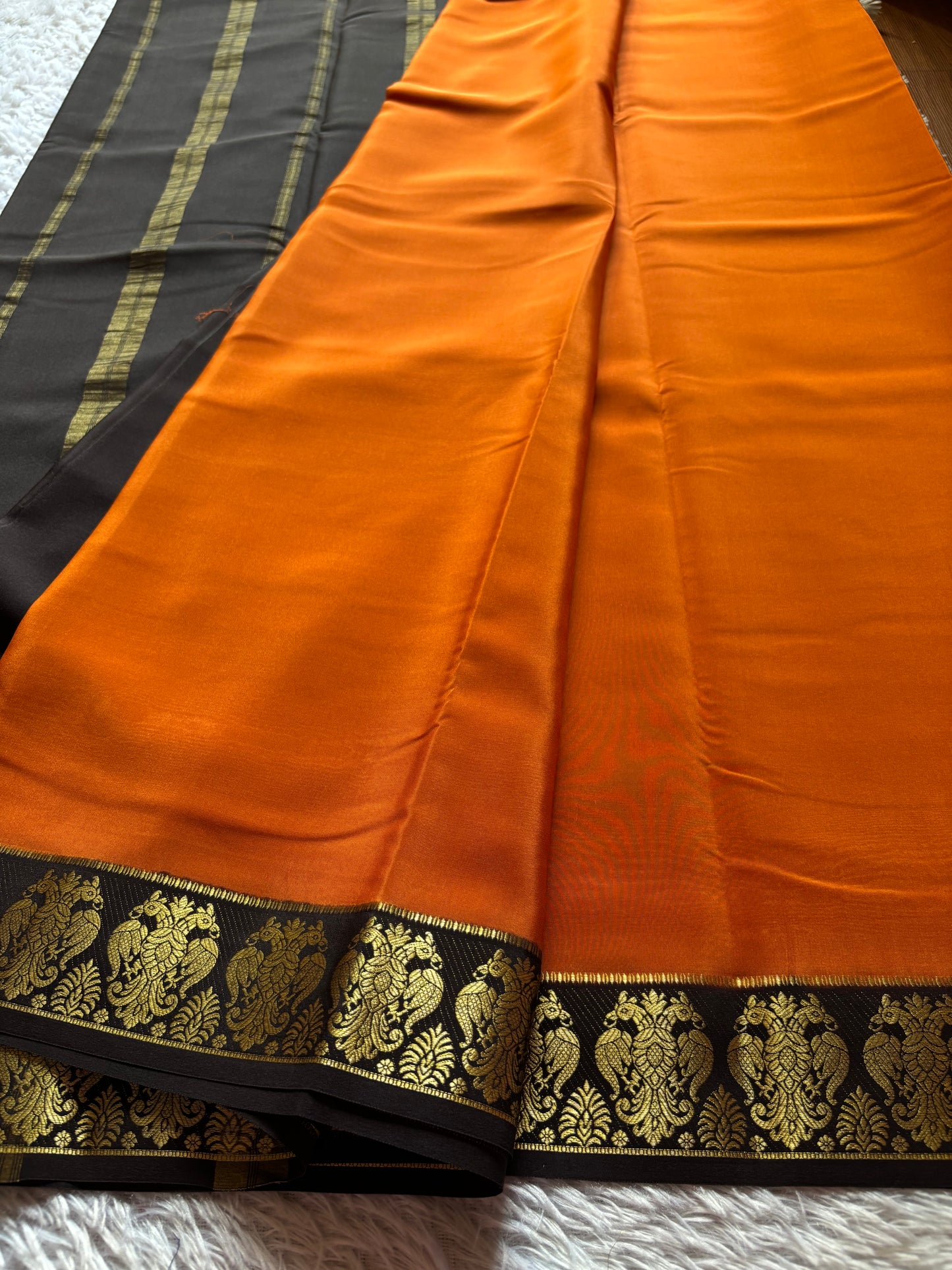 Veera (2D) : Rust orange-black