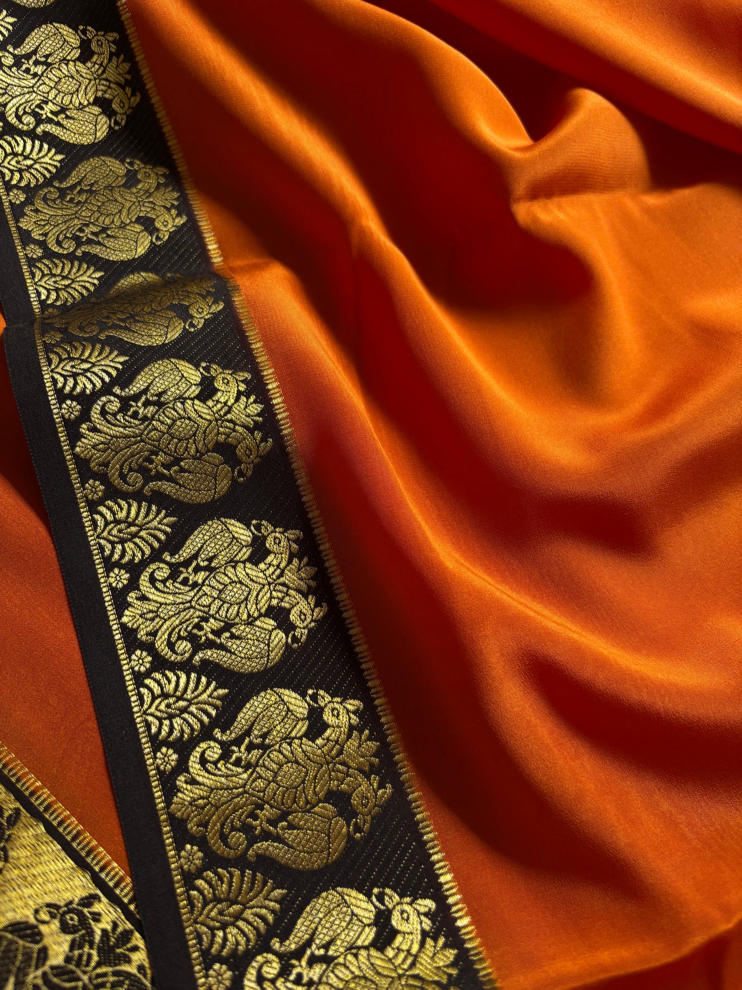 Veera (2D) : Rust orange-black
