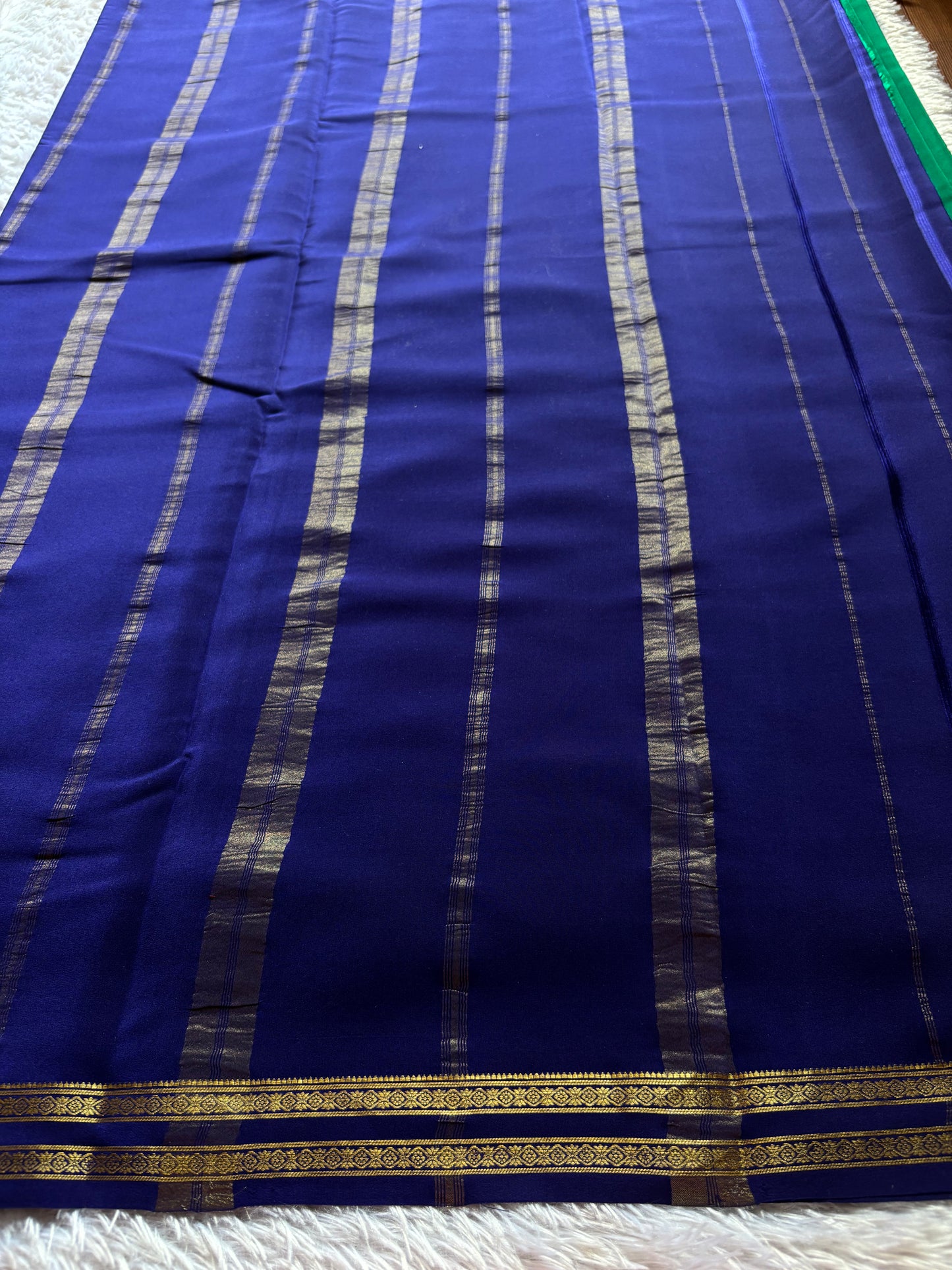 Surabhi (2D) : Emerald green-dark blue