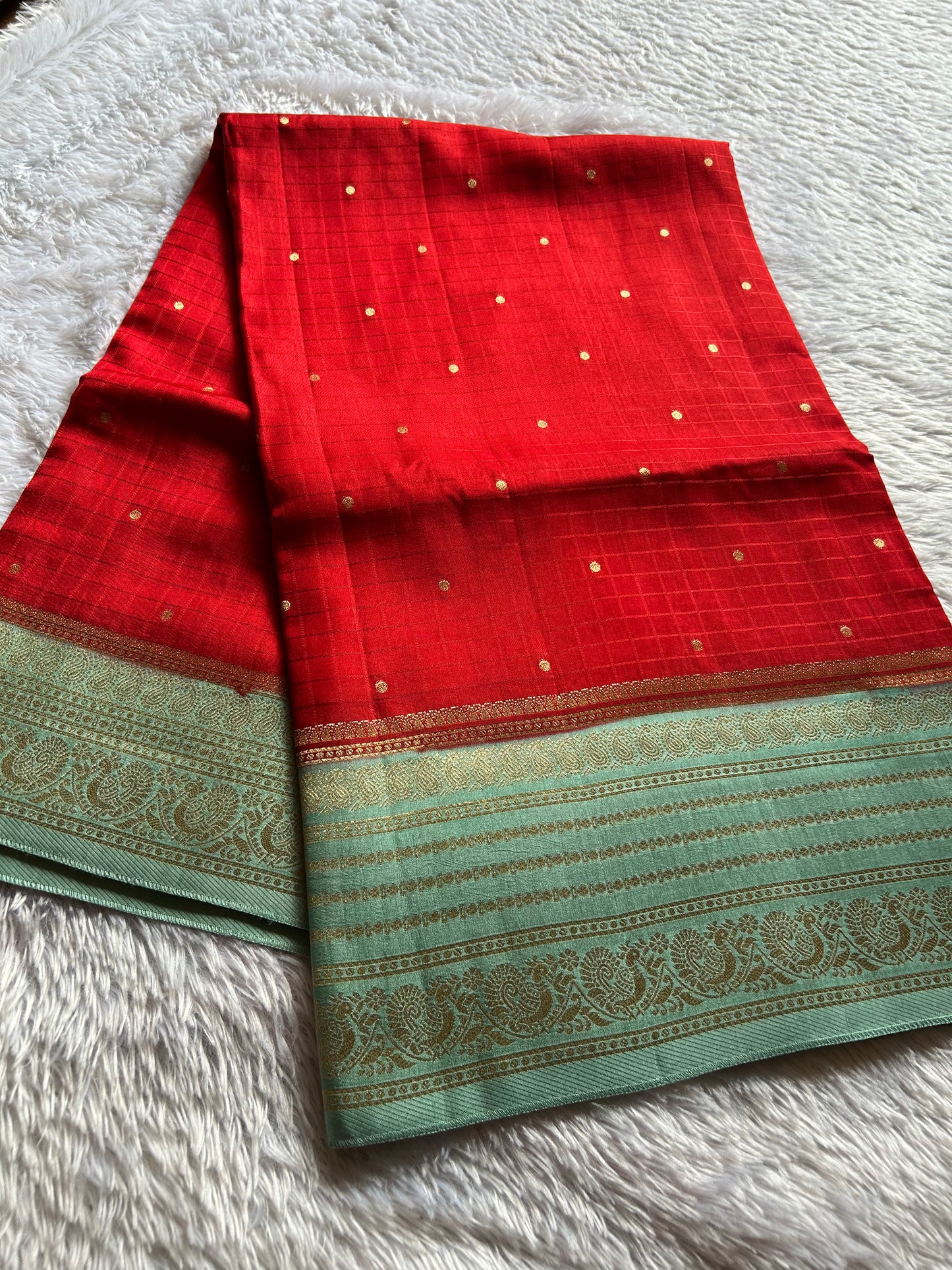 SS111 (2D) : Red-mint green