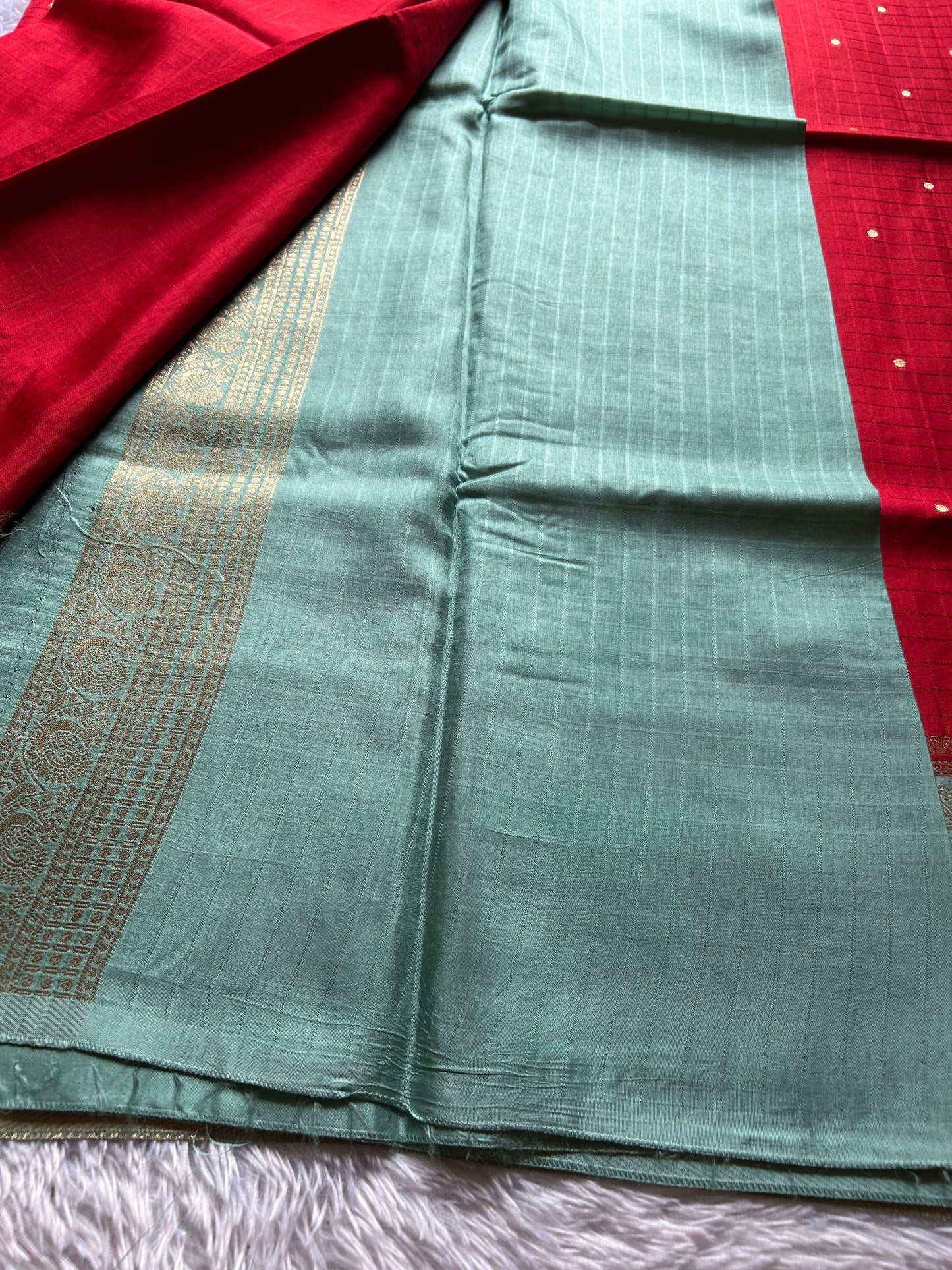 SS111 (2D) : Red-mint green