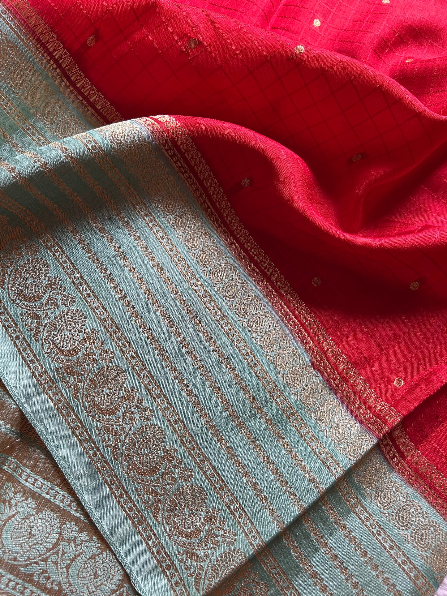 SS111 (2D) : Red-mint green