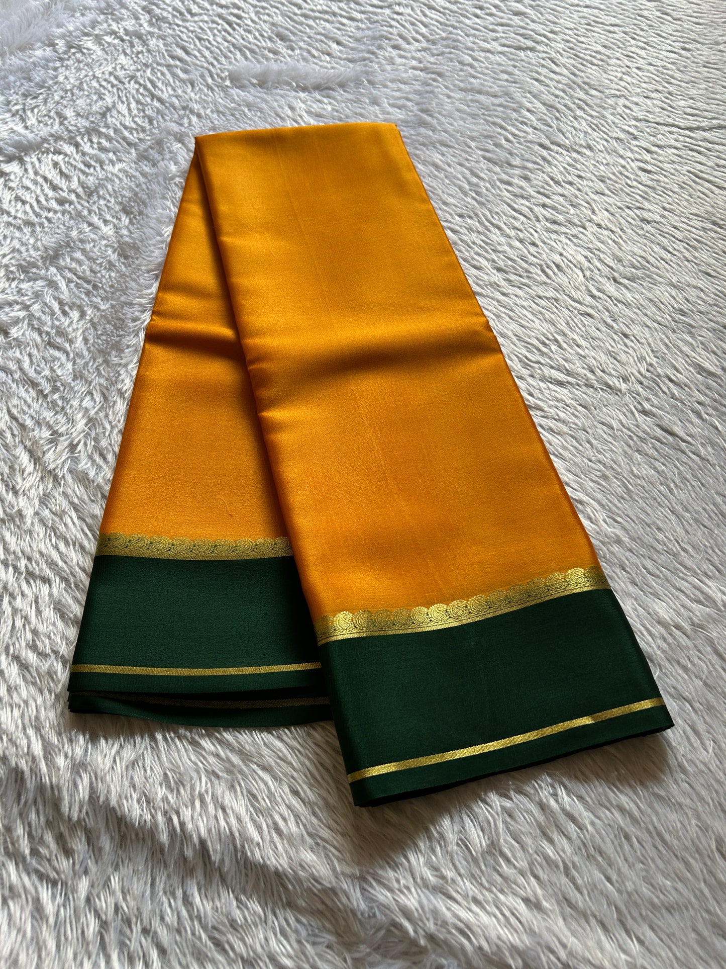 Mala (2D) : Yellow-dark green