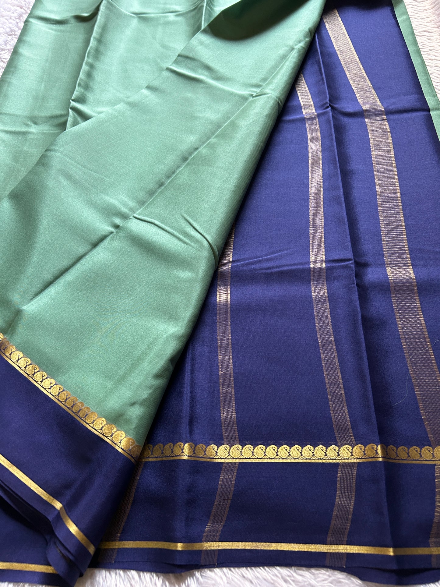 Mala (2D) : Mint green-navy blue