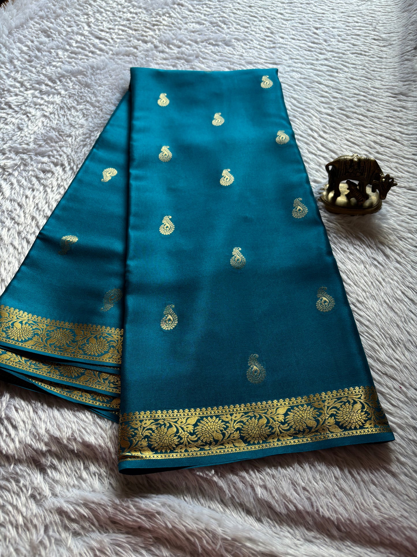 Pallavi : Solid Teal blue