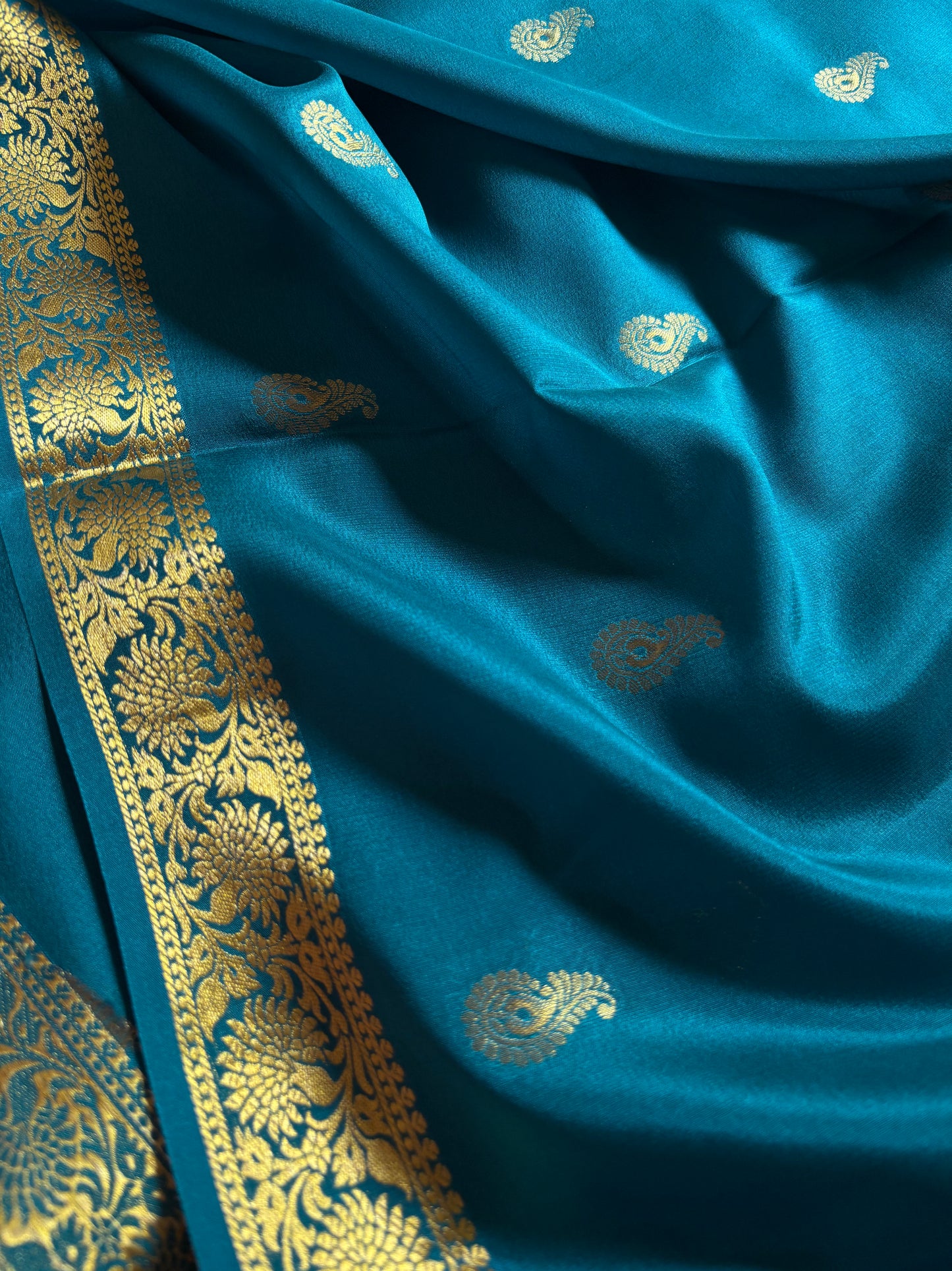 Pallavi : Solid Teal blue