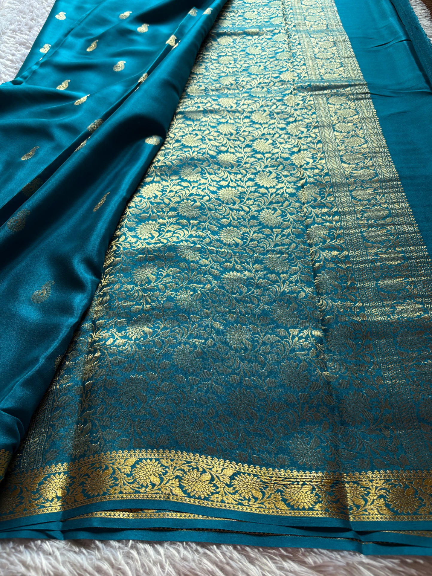 Pallavi : Solid Teal blue