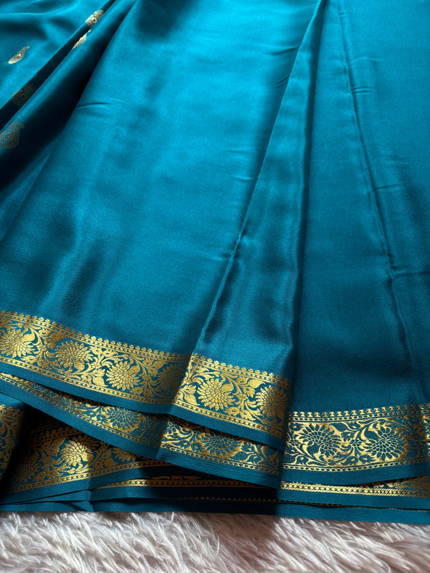 Pallavi : Solid Teal blue