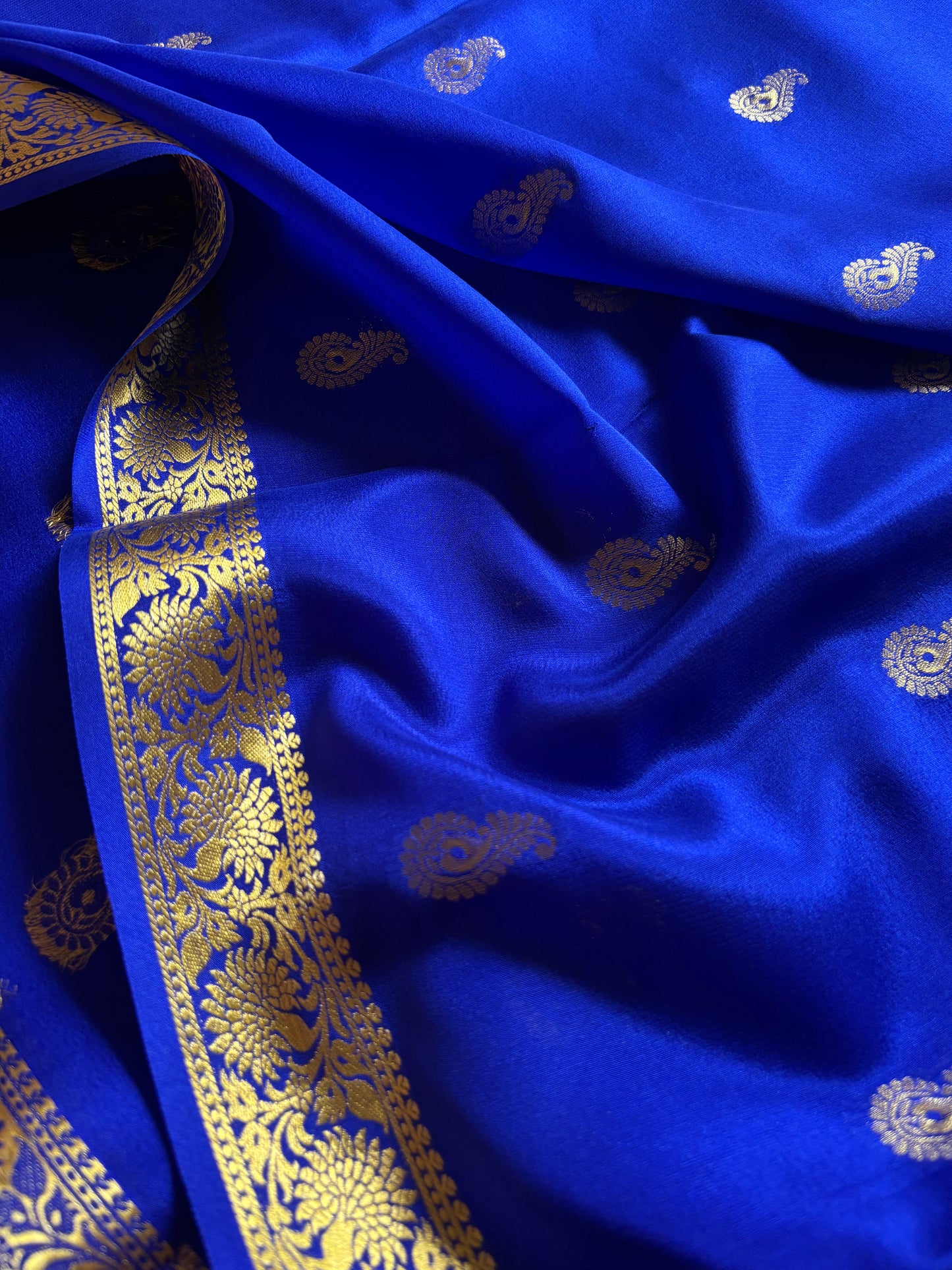 Pallavi : Solid Royal blue