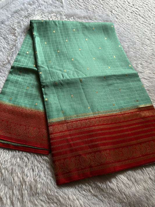 SS111 (2D) : Mint green-rust