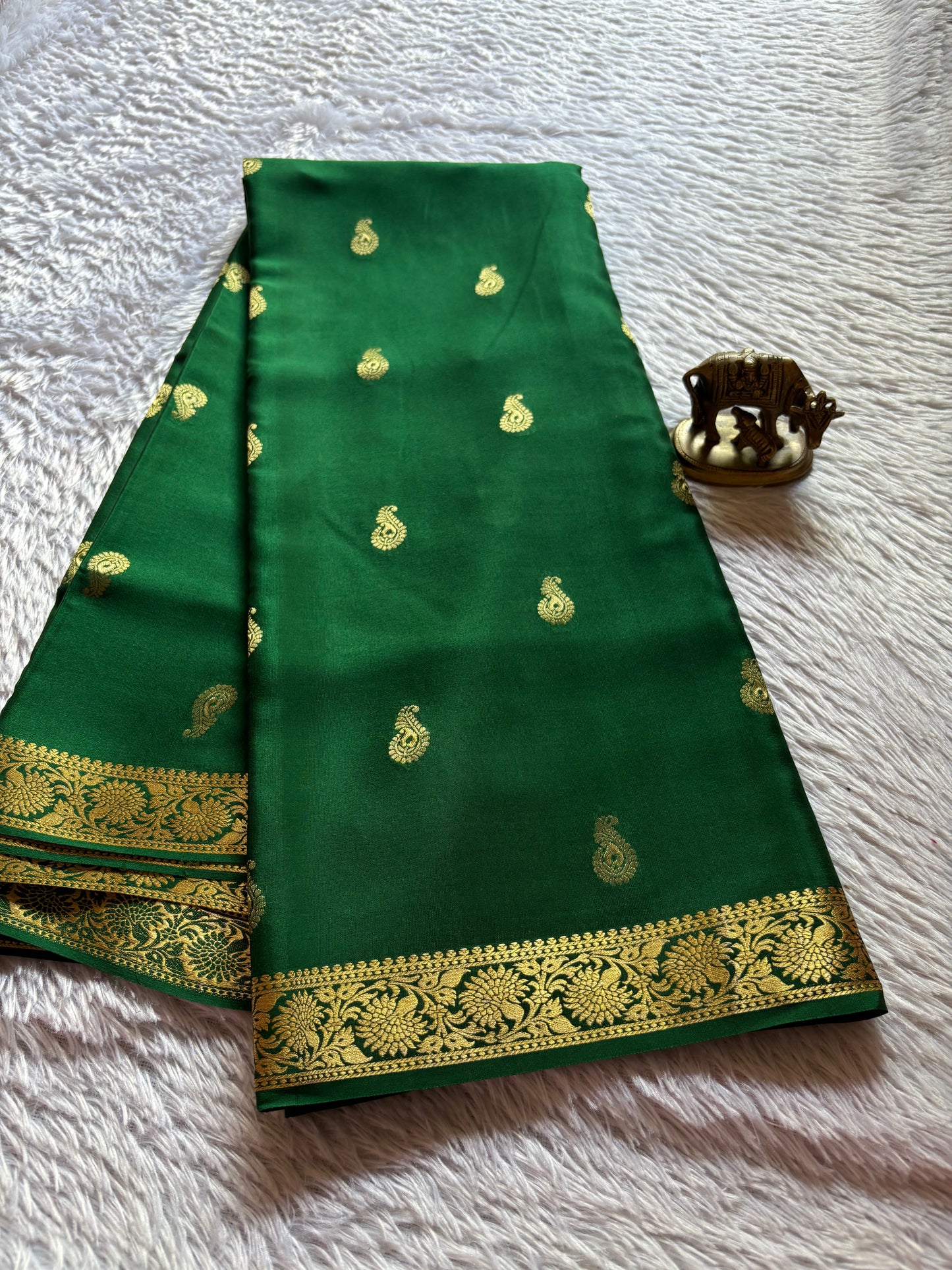 Pallavi : Solid Bottle green