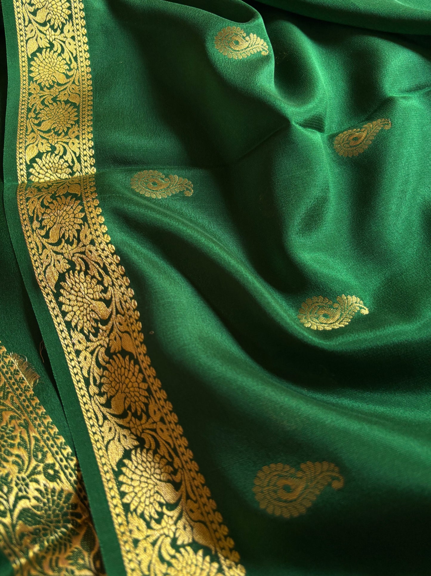 Pallavi : Solid Bottle green