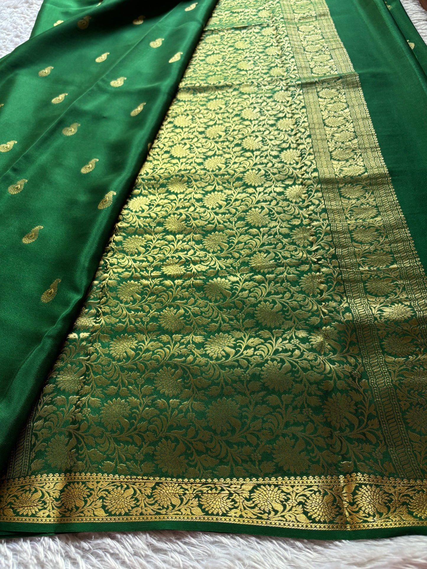 Pallavi : Solid Bottle green