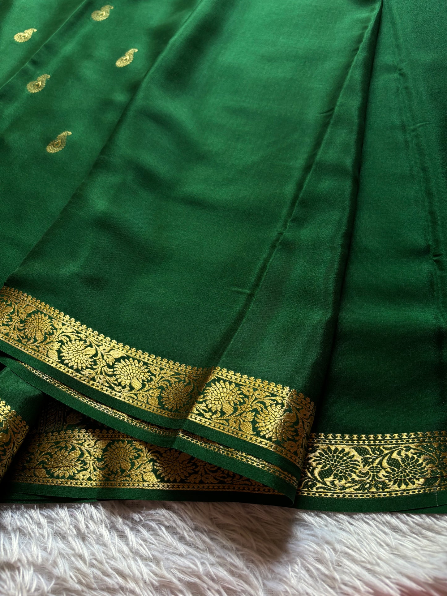 Pallavi : Solid Bottle green