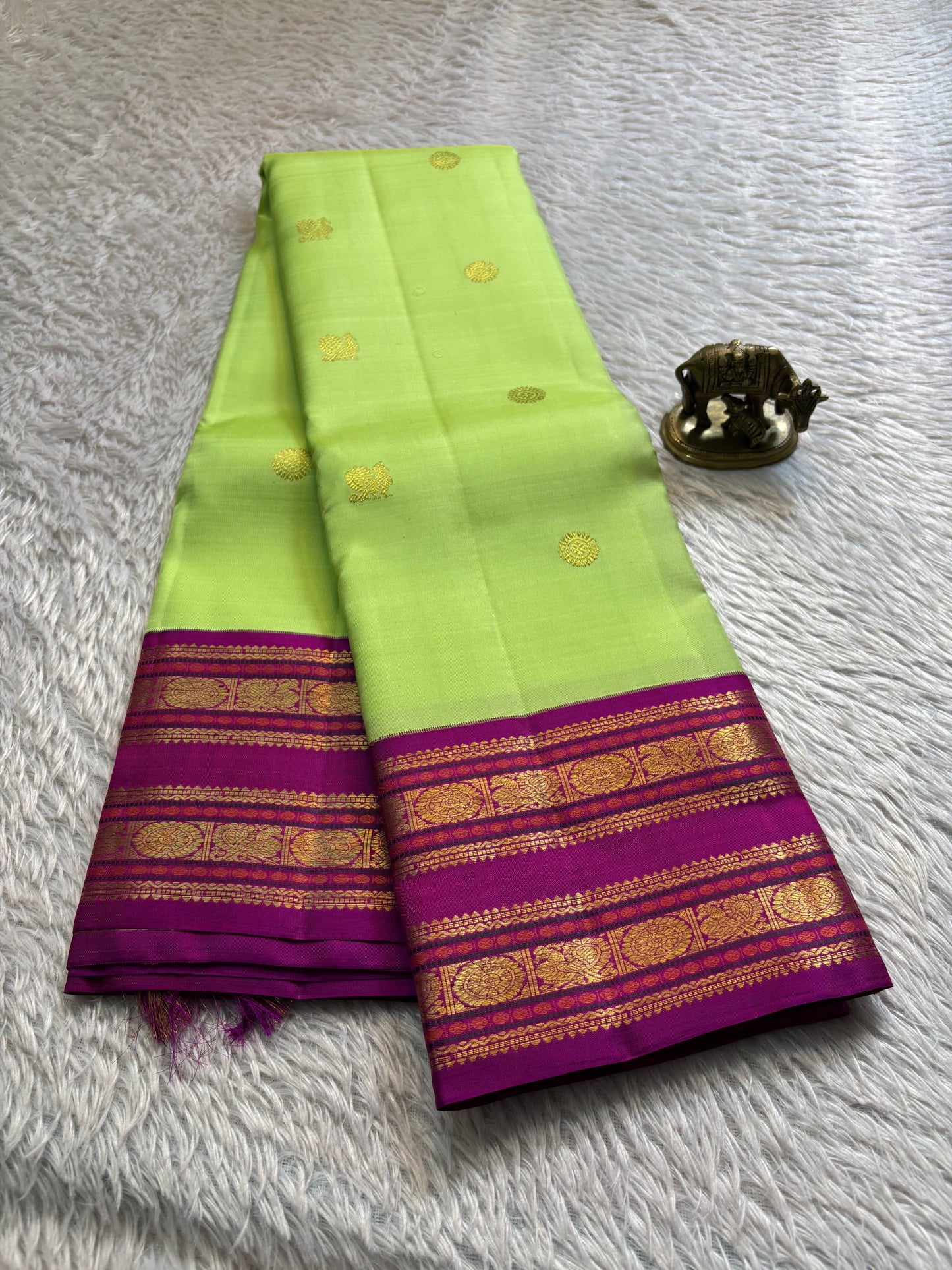 Kankana (2D) : Mint green-magenta