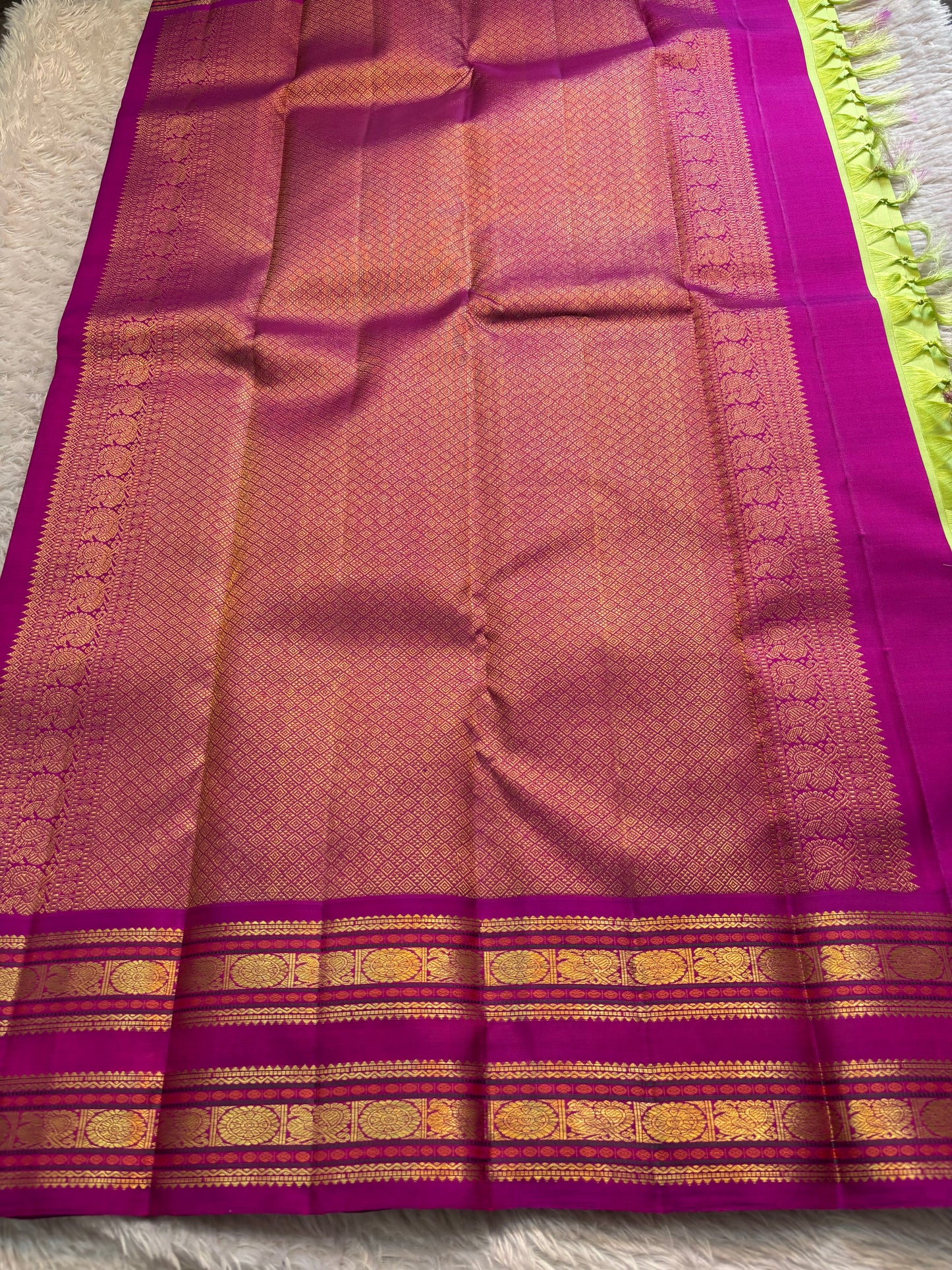 Kankana (2D) : Mint green-magenta