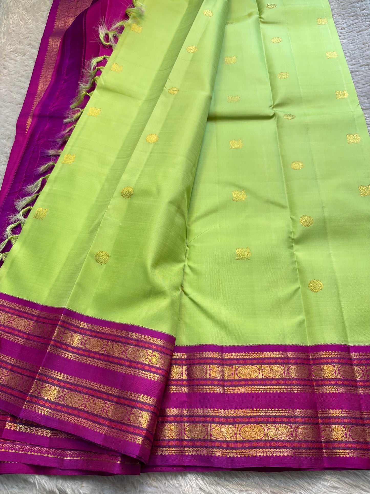 Kankana (2D) : Mint green-magenta