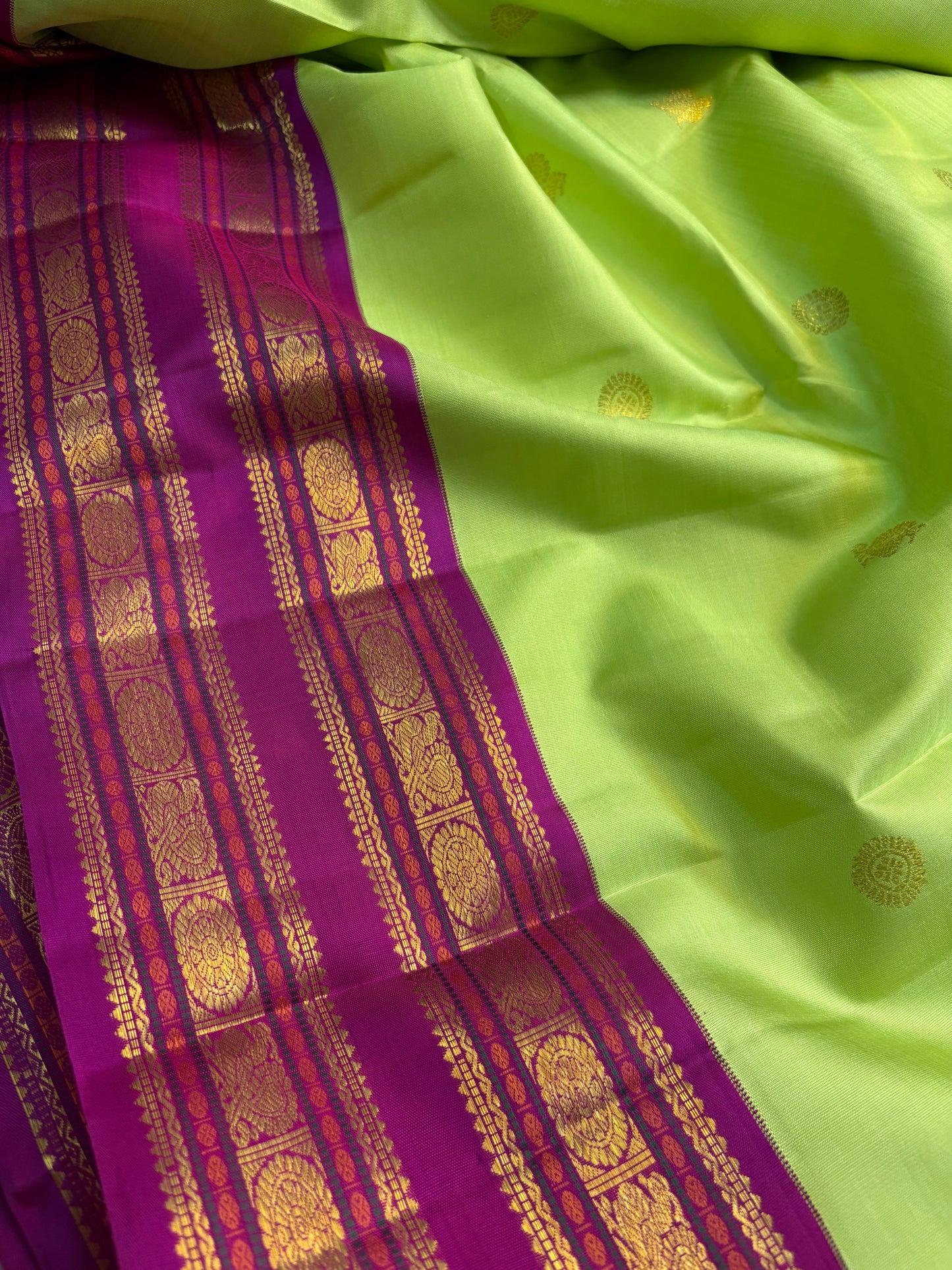 Kankana (2D) : Mint green-magenta