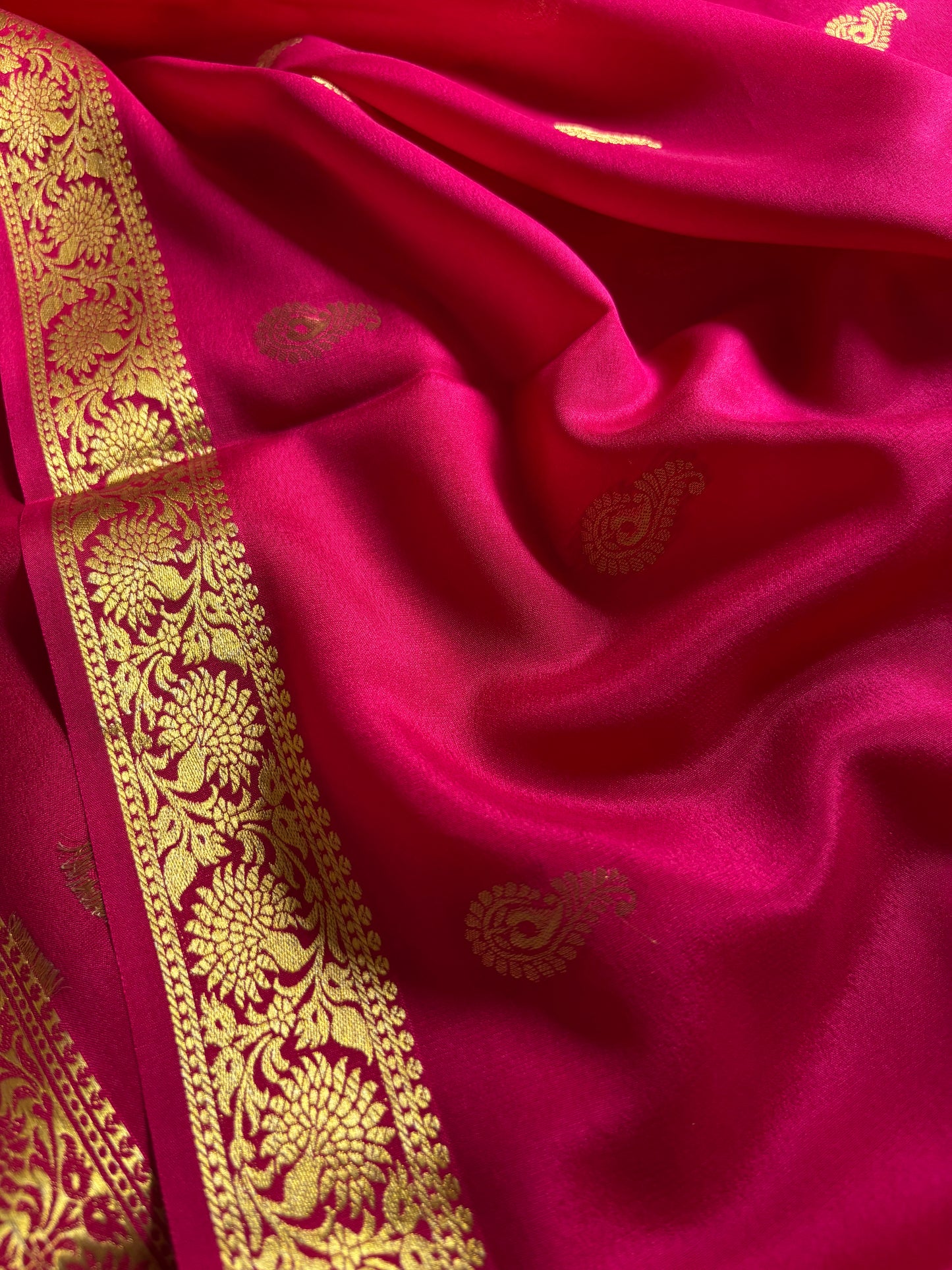 Pallavi : Solid Rani pink