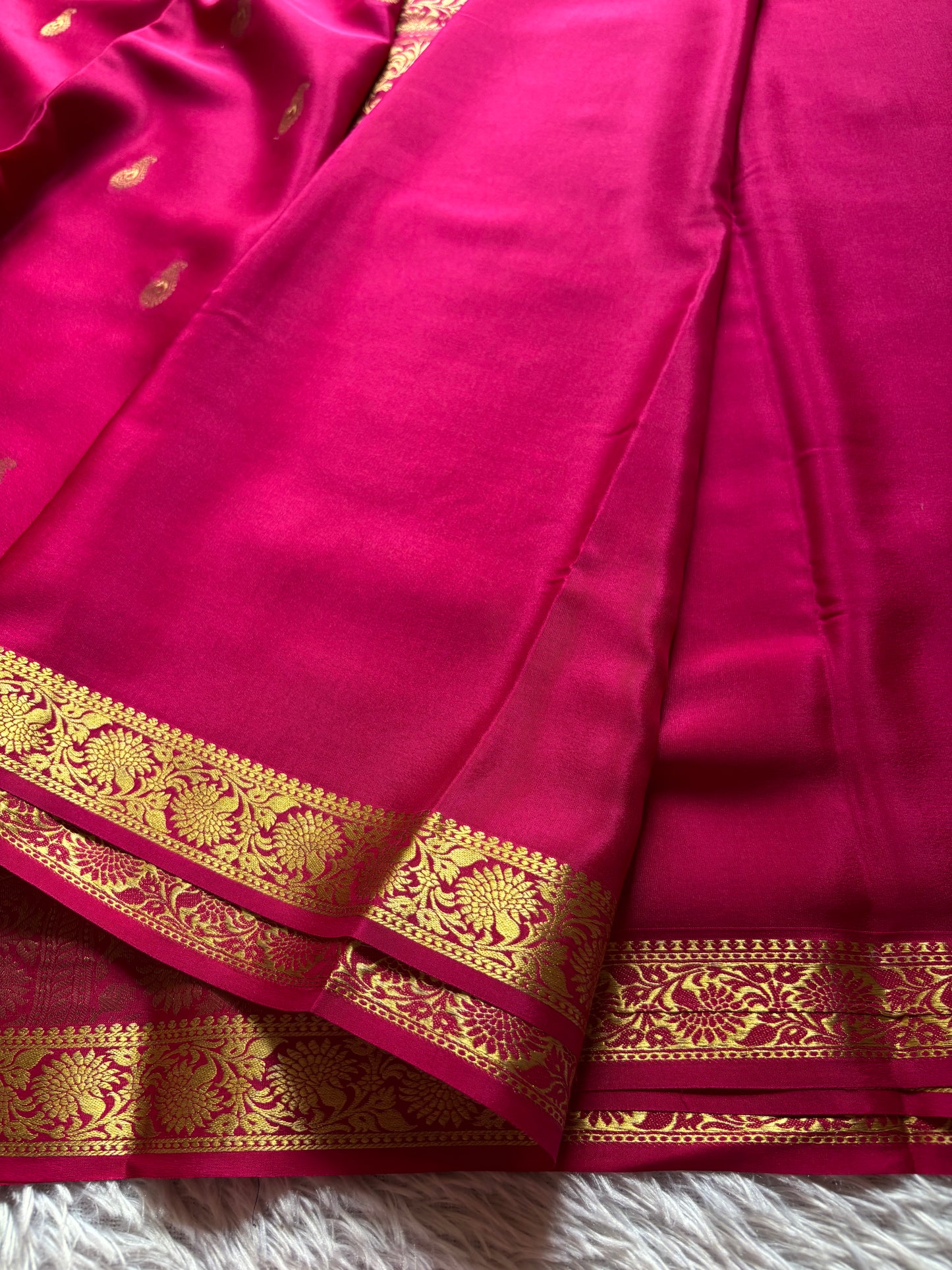 Pallavi : Solid Rani pink