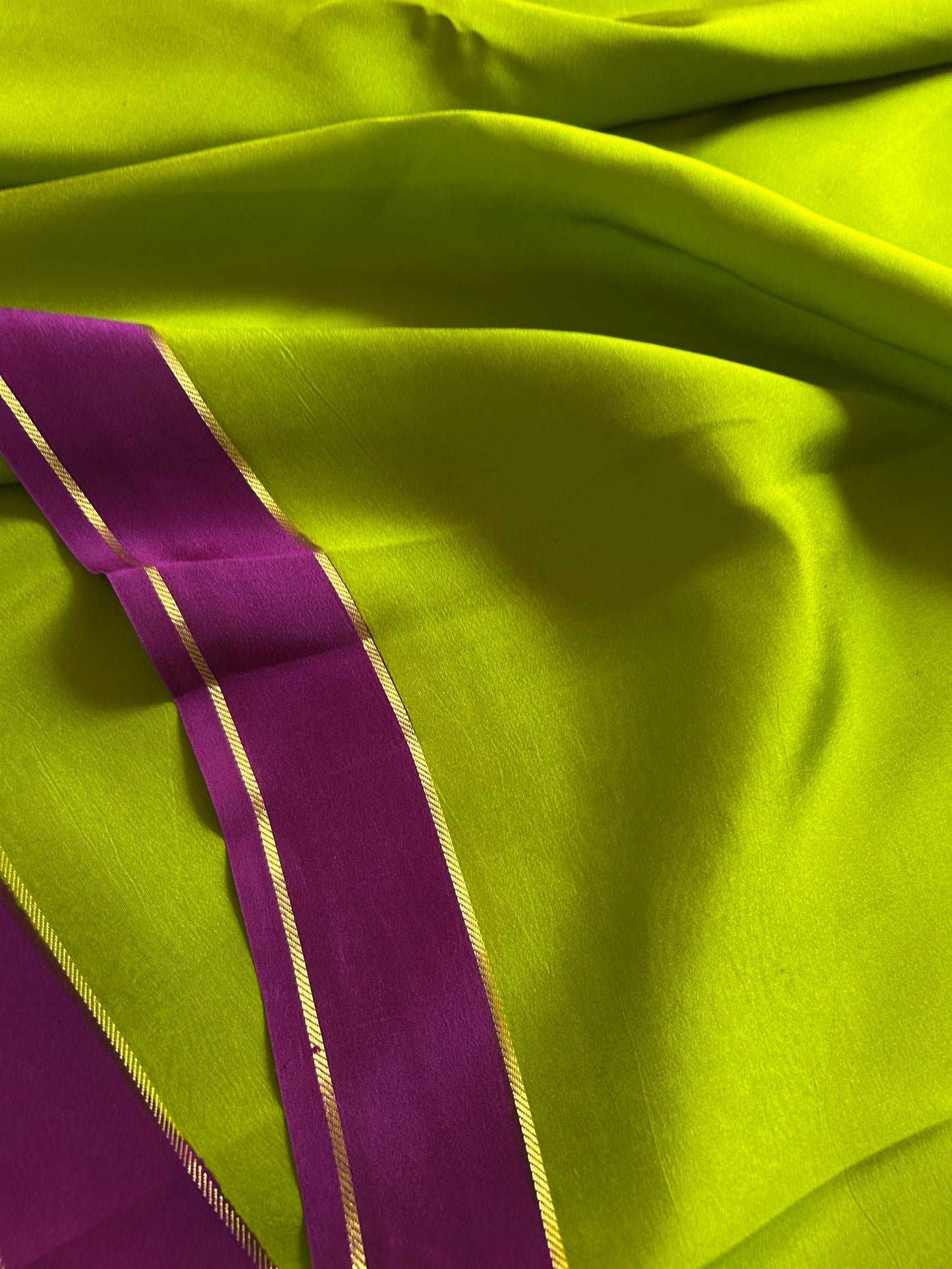 Rekha (2D) : Lime green-magenta