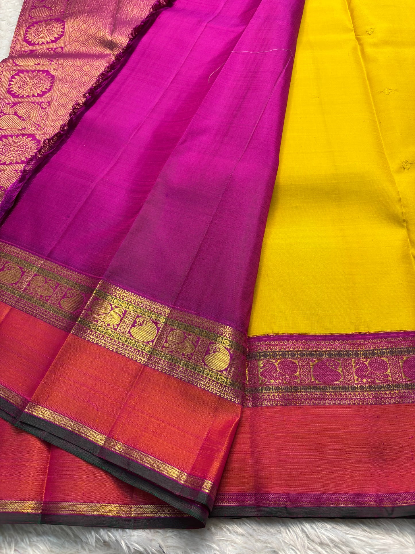 Kankana (3D) : Golden yellow-magenta-rust red