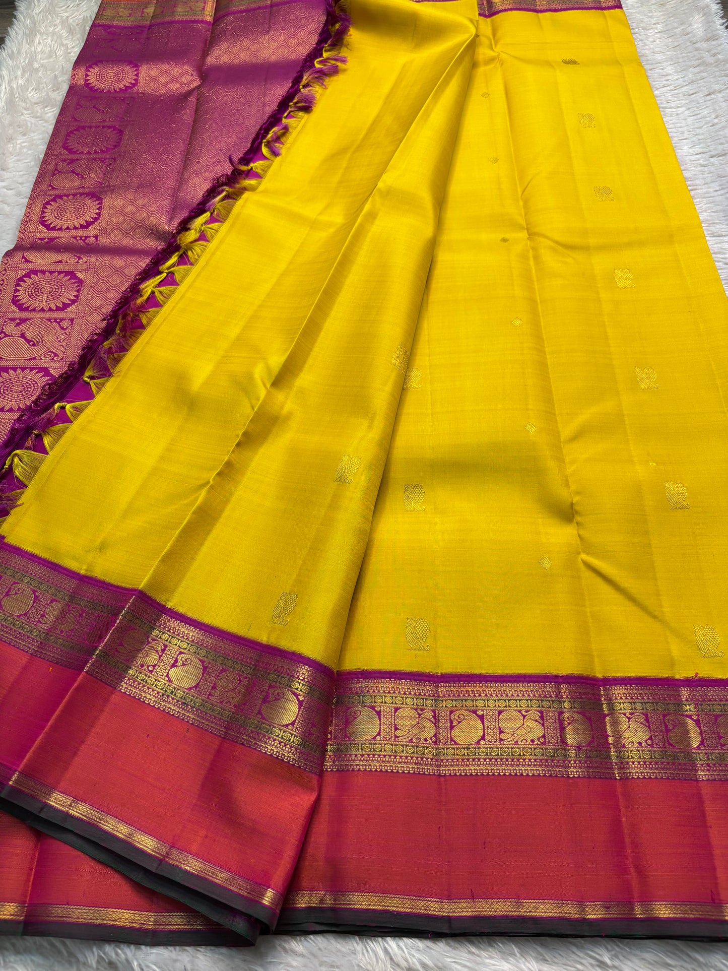 Kankana (3D) : Golden yellow-magenta-rust red