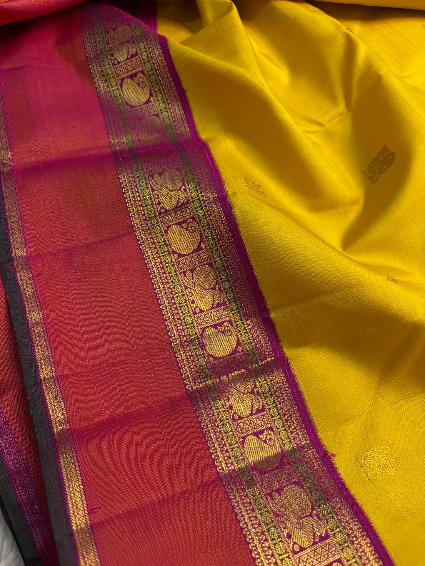 Kankana (3D) : Golden yellow-magenta-rust red