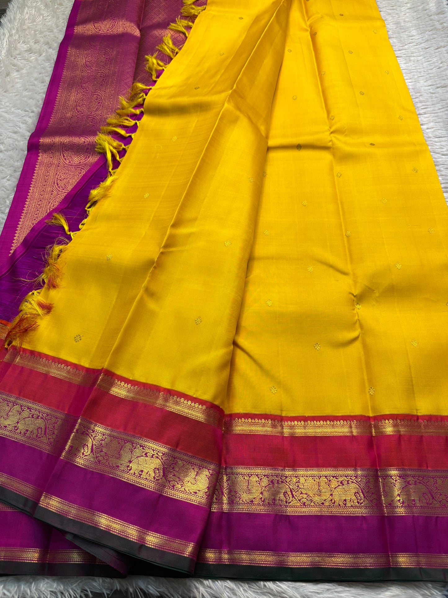 Kankana (3D) : Golden yellow-rust red-magenta