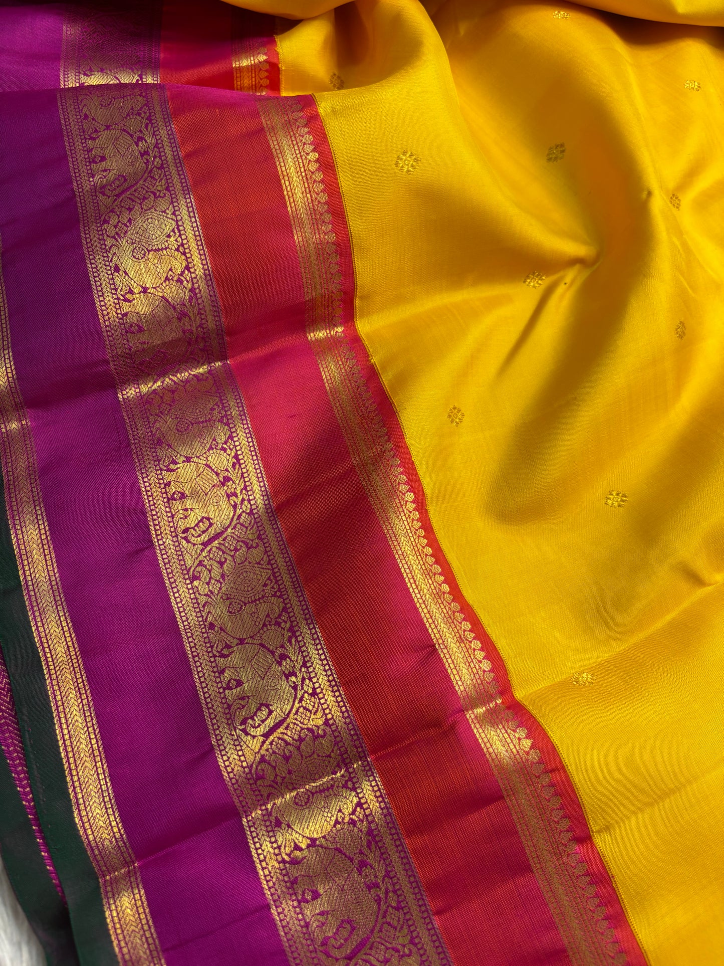 Kankana (3D) : Golden yellow-rust red-magenta